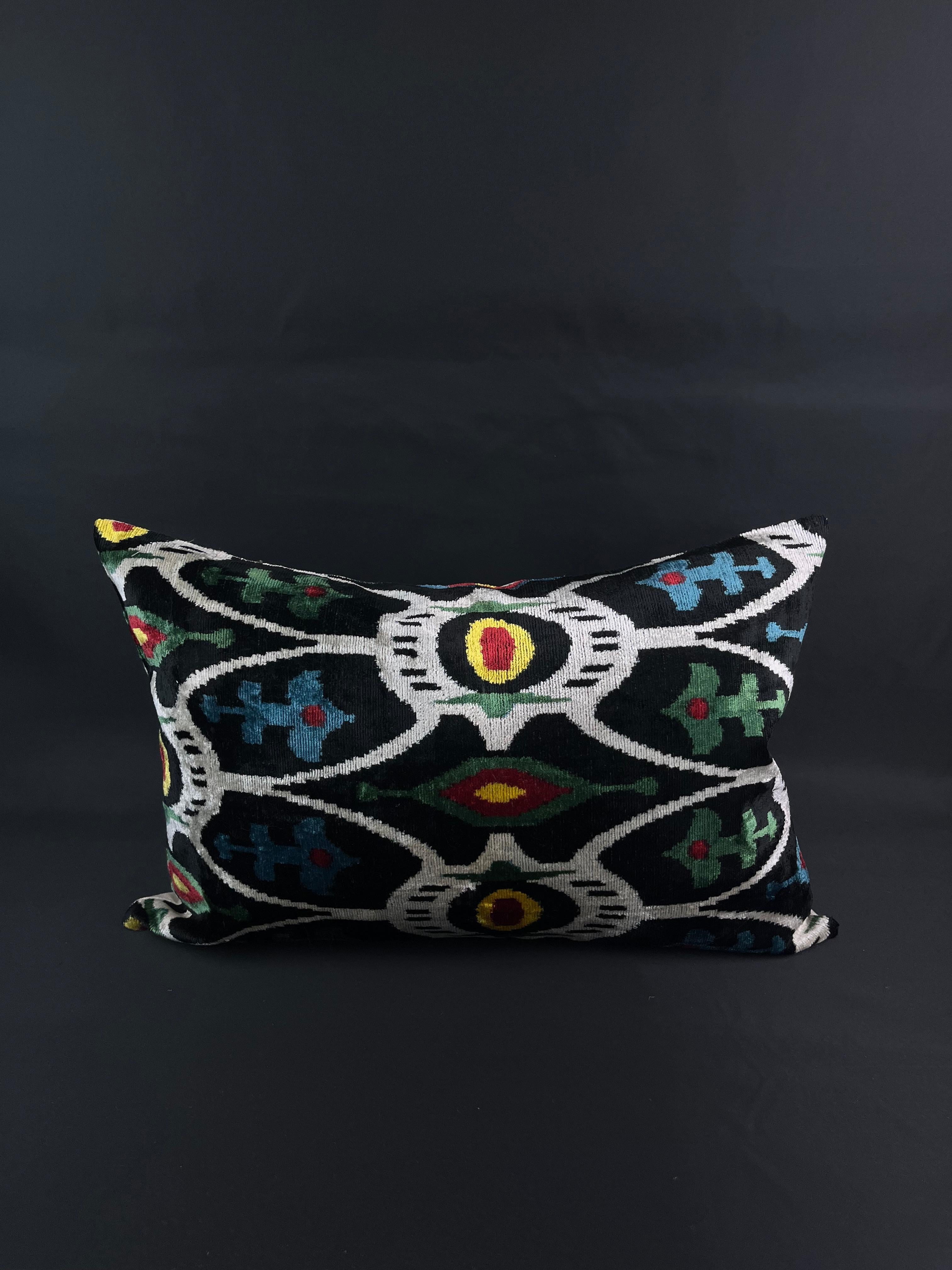 Multicolor Velvet Silk Ikat Pillow Cover In New Condition For Sale In Houston, TX