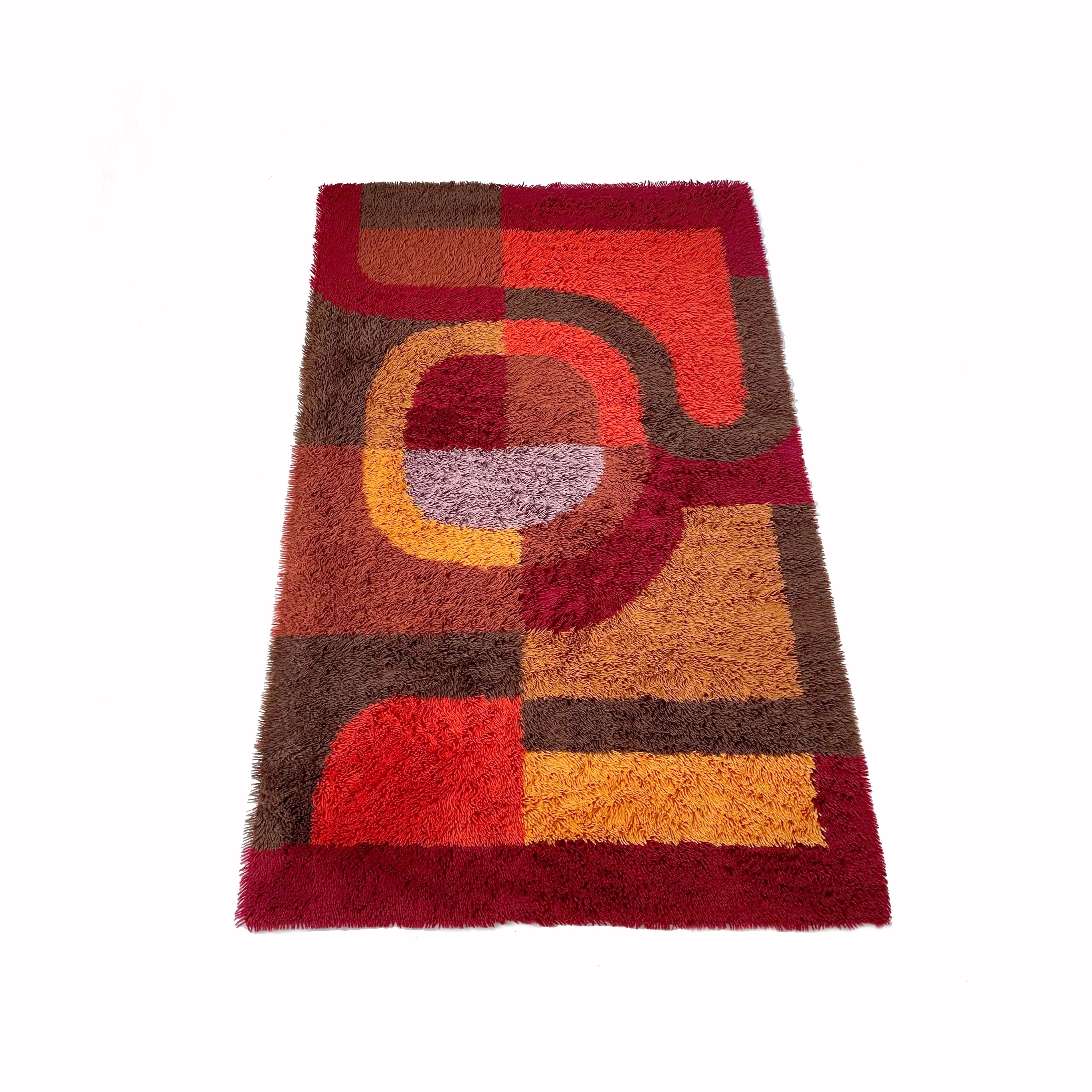 Mid-Century Modern Multi-Color Vintage 1970s Modernist High Pile Panton Style Rug, Germany, 1970s