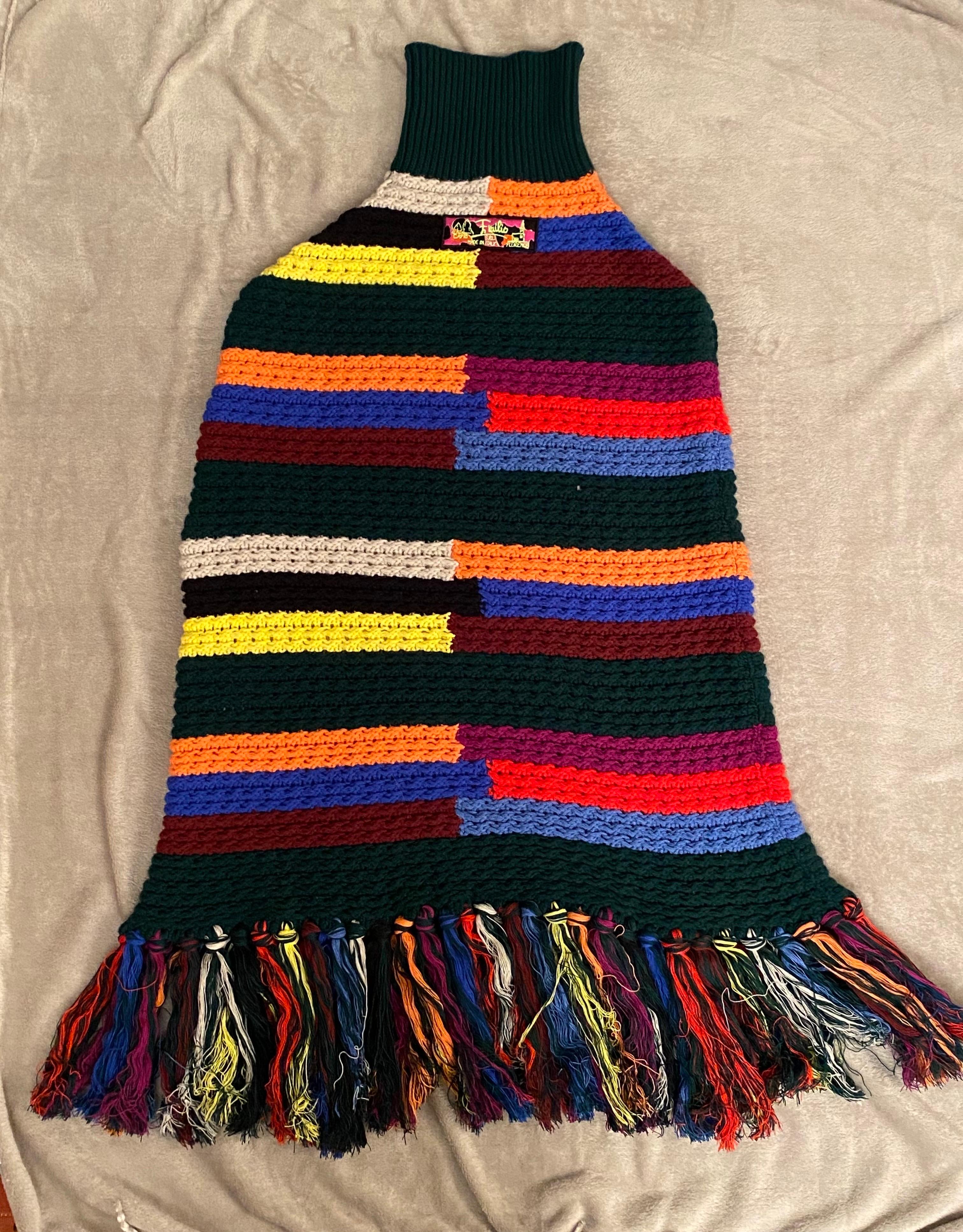 Multicolor wool poncho with a high neck by Pucci, new with tags. 2022/23 collection. Size L.  
Long poncho 95 cm, 114 cm including the fringes.