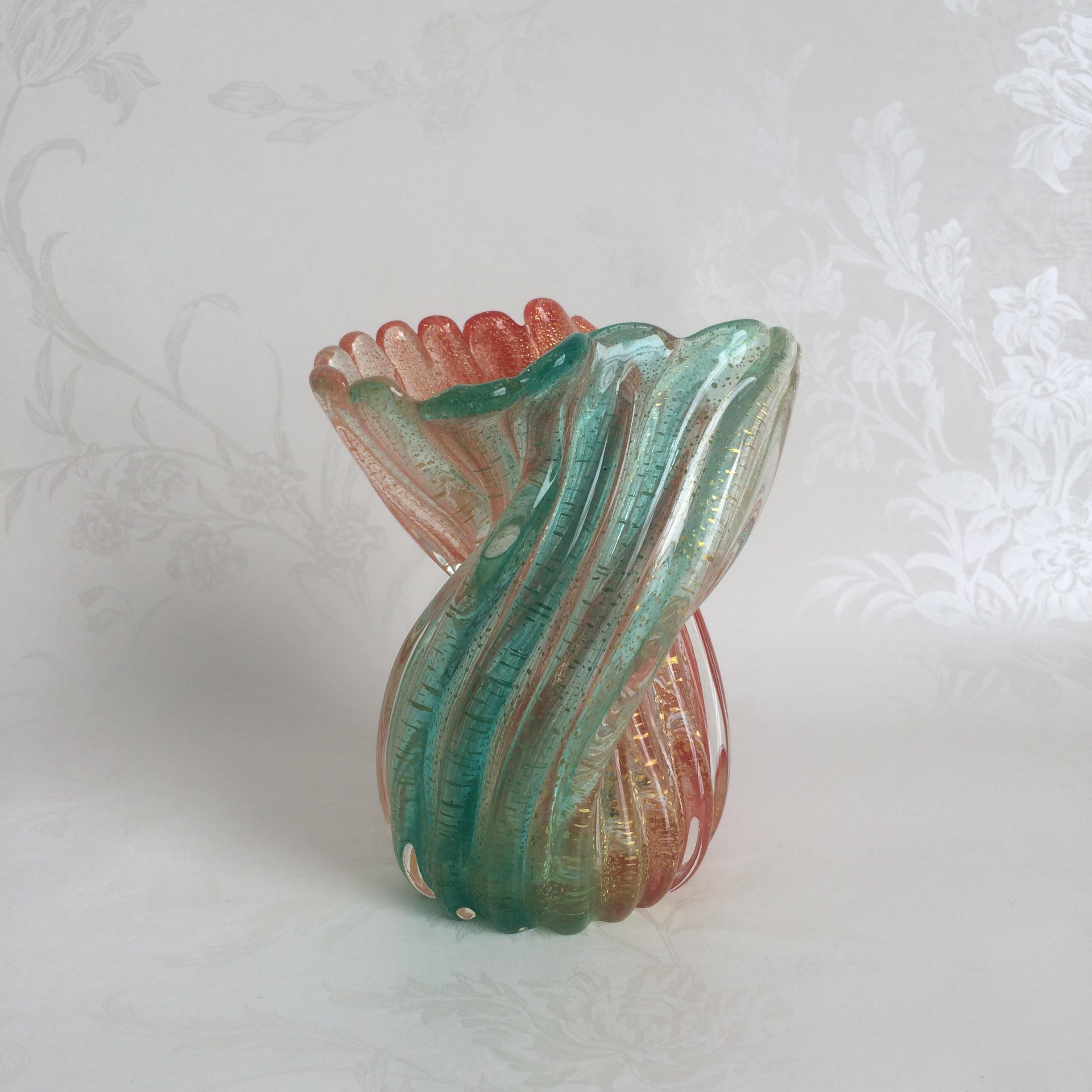Vaso in vetro di Murano Archimede Seguso Raro Polveri RITORTO Model No. In condizioni ottime in vendita a Richmond, VA