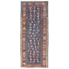 Tapis de galerie caucasien ancien multicolore Gendje avec toutes sortes de géométries superposées