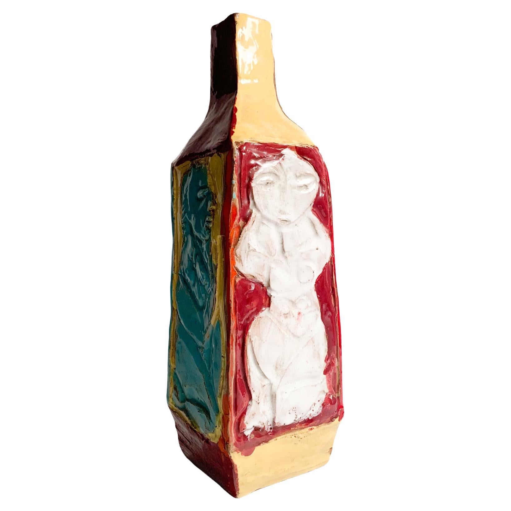Vase en céramique multicolore de forme géométrique, en relief, dont la création est attribuée à la manufacture Cantagalli dans les années 1950.

Ø 13 cm h 31 cm

Cantagalli est une entreprise italienne historique spécialisée dans la production de
