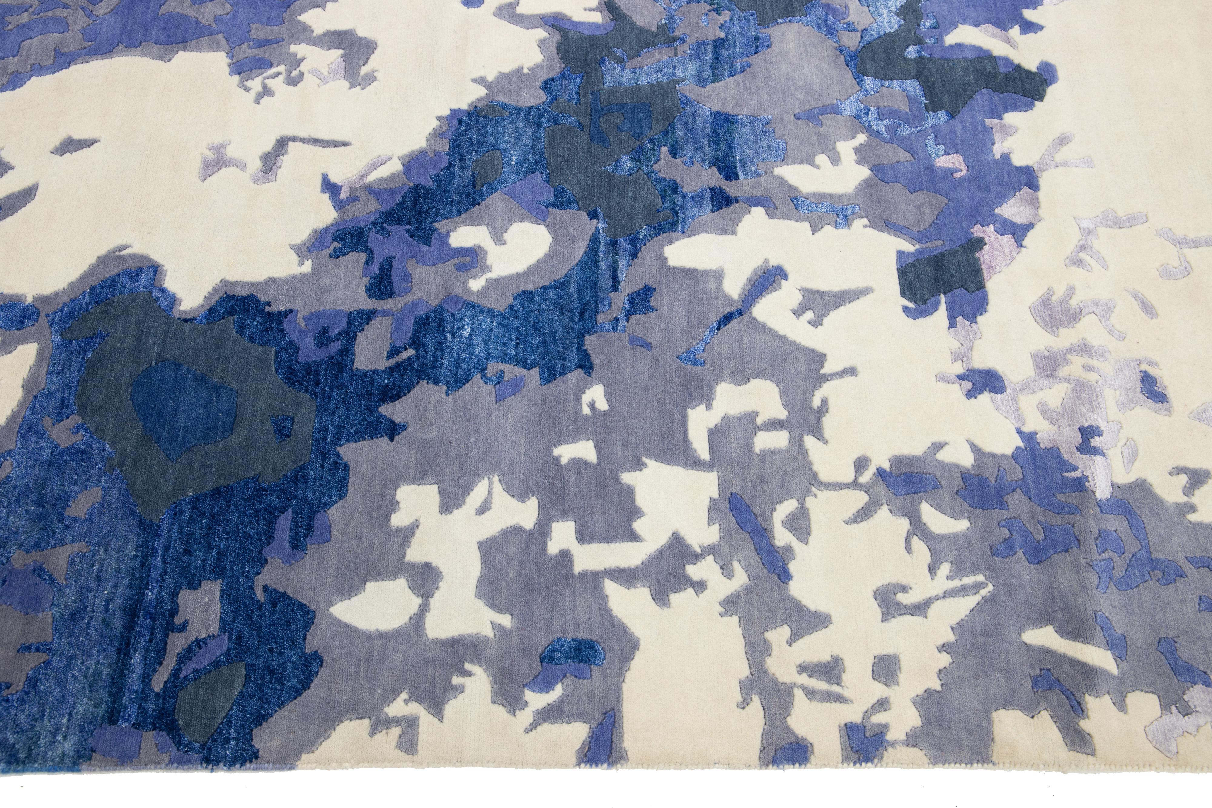 XXIe siècle et contemporain Tapis contemporain multicolore en laine et soie à motif abstrait en vente