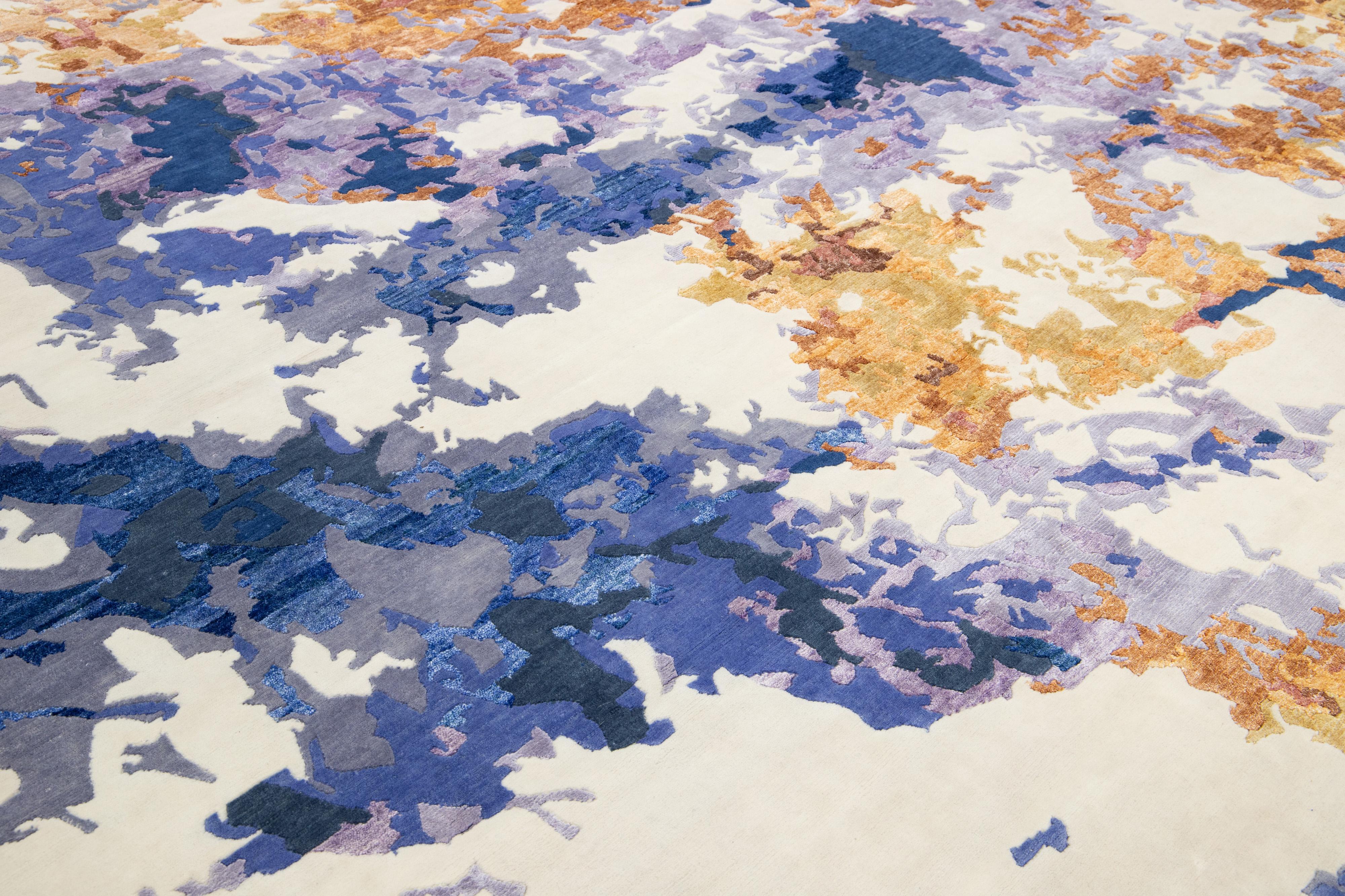 Laine Tapis contemporain multicolore en laine et soie à motif abstrait en vente