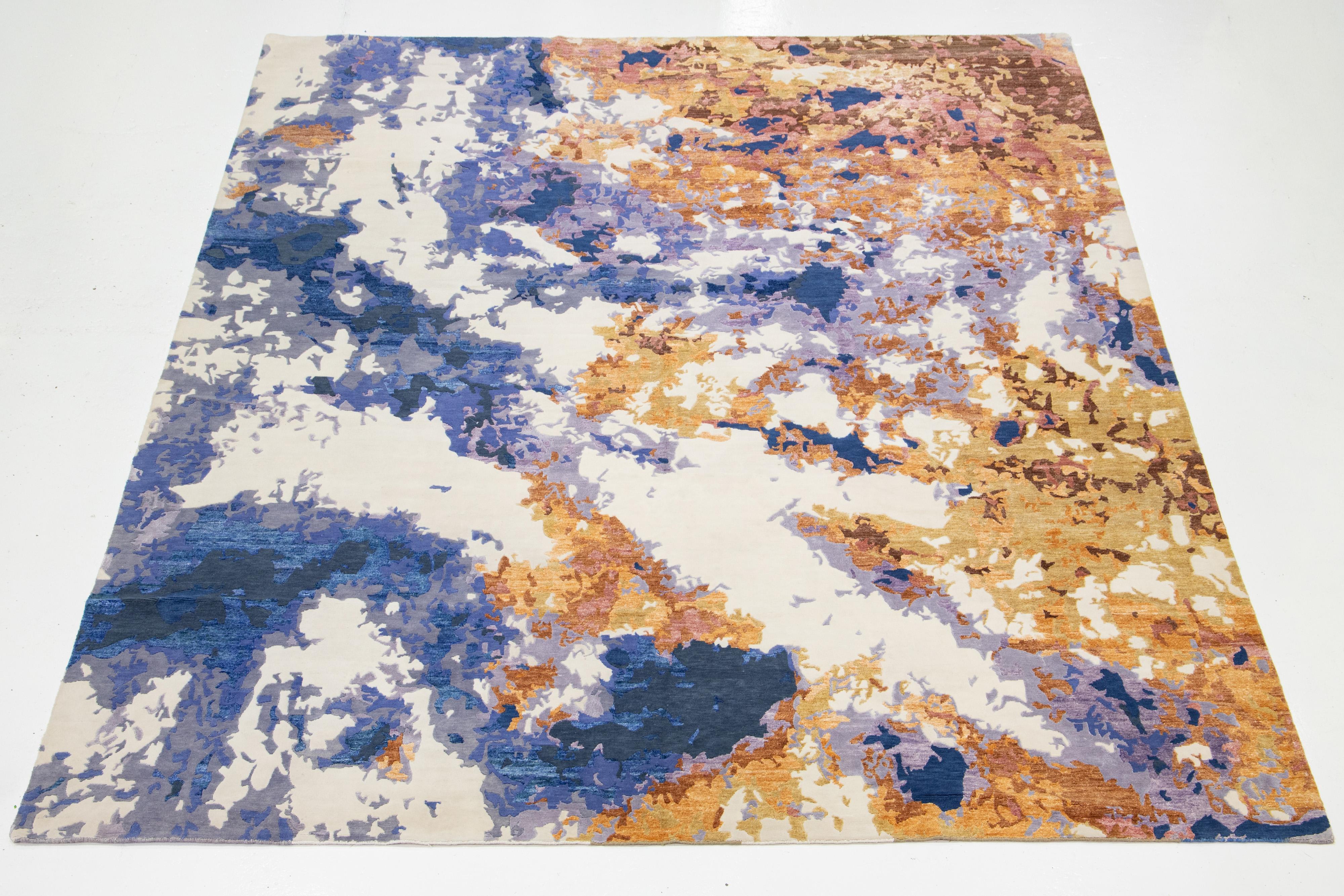 Tapis contemporain multicolore en laine et soie à motif abstrait en vente 1