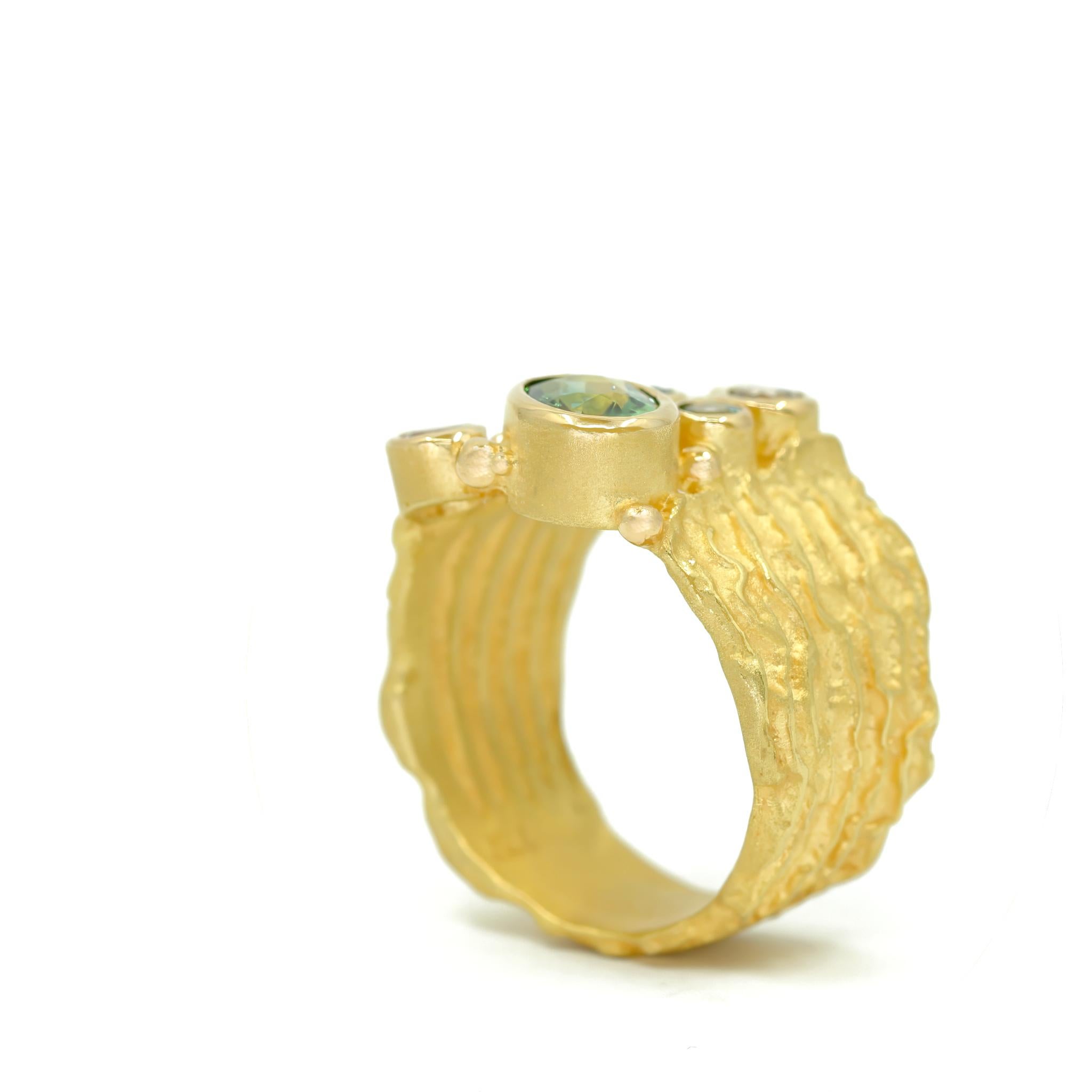 Bague unique en or à diamants multicolores et saphirs, Barbara Heinrich 2025 en vente 2
