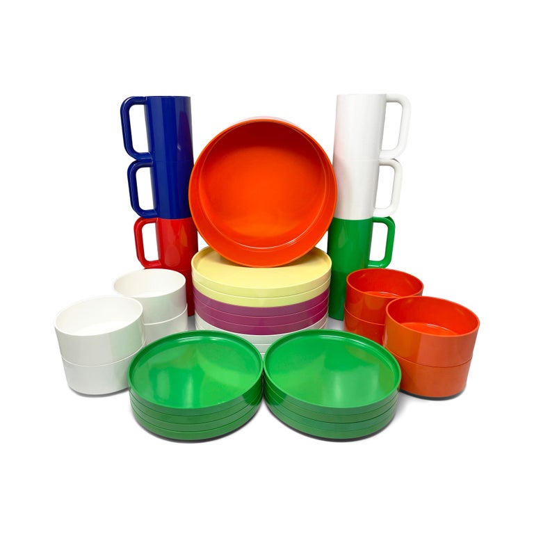 Multicolored Dinnerware by Vignelli for Heller, Set of 33 For Sale at