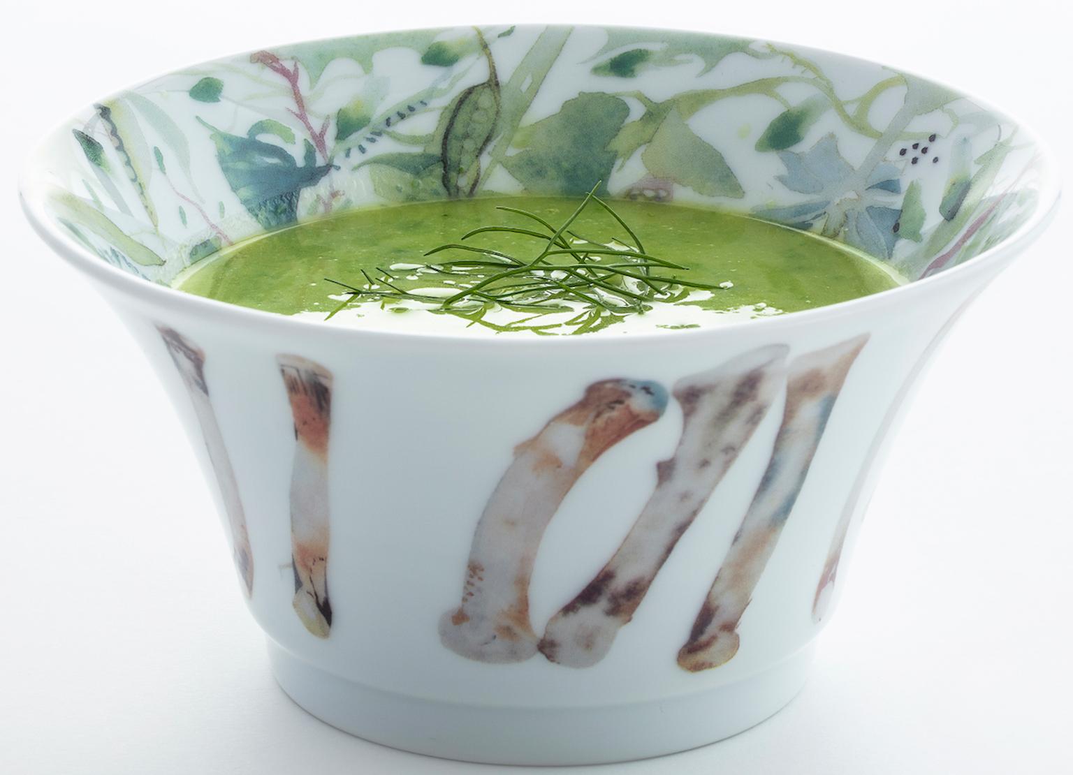 Moulé Service de table, assiettes et bol en porcelaine multicolore français de Limoges de 4 pièces en vente