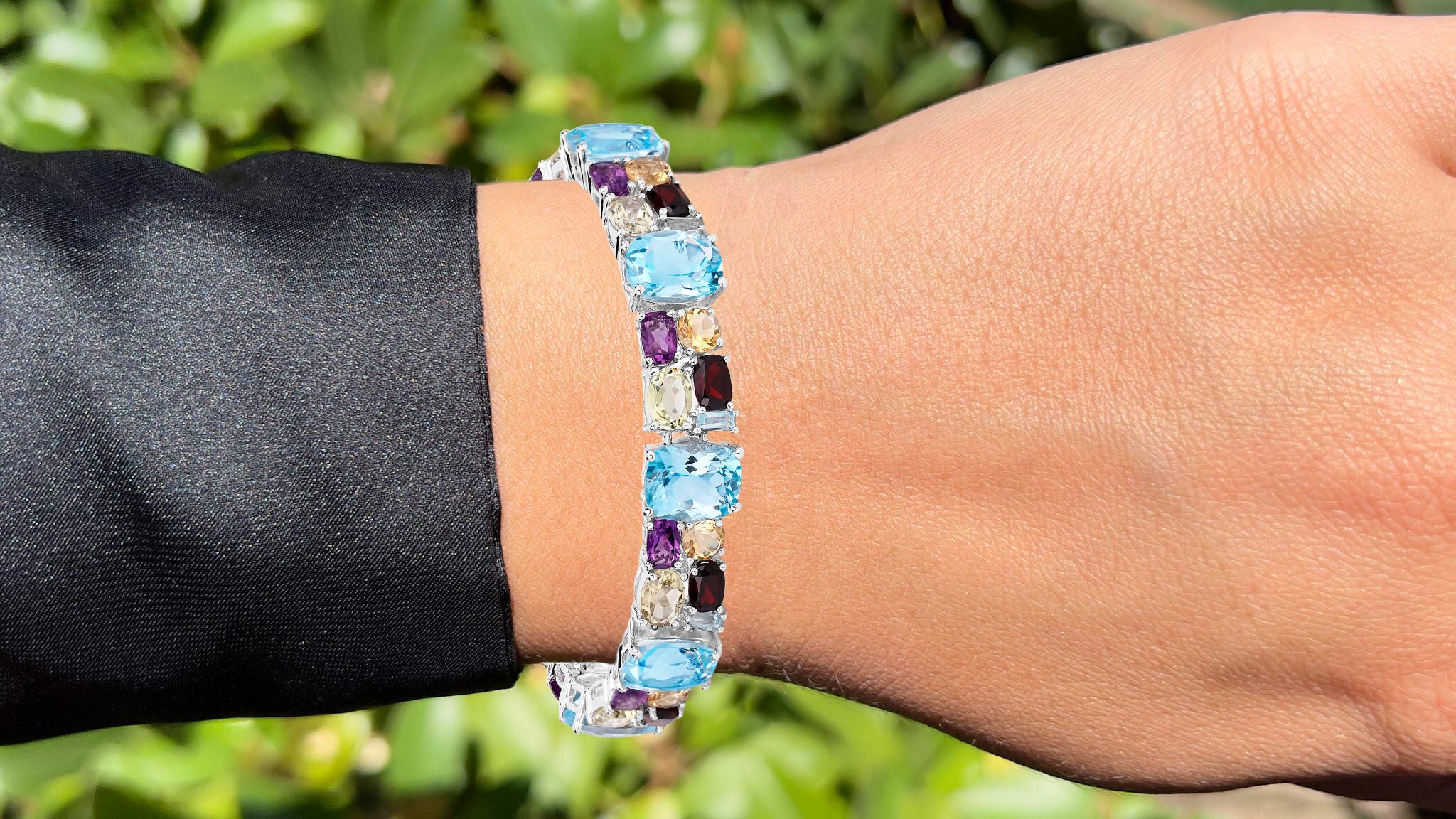 Es kommt mit dem Gemmologischen Gutachten von GIA GG/AJP
Alle Edelsteine sind natürlich
16 Blauer Topas = 32,68 Karat
8 Zitronenquarz = 4,88 Karat
8 Amethyste = 4,40 Karat
8 Granate = 4,80 Karat
8 Citrin = 3,60 Karat
Metall: Rhodiniertes Sterling