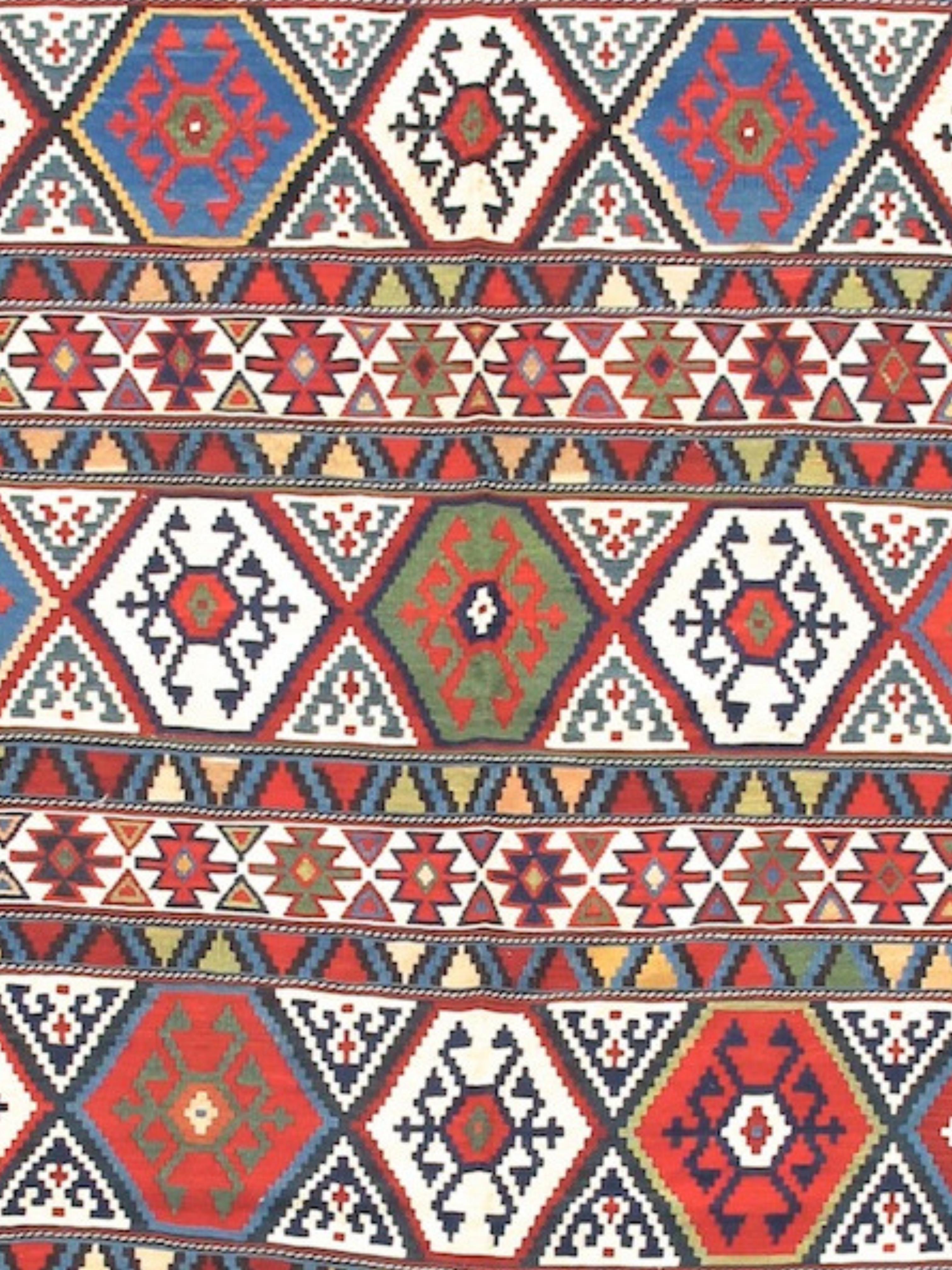 Antiguo kilim geométrico multicolor de Shirvan, finales del siglo XIX

Información adicional:
Dimensiones: 1,80 m de ancho x 1,80 m de largo
Origen: Cáucaso
Periodo: Finales del siglo XIX
Alfombra ID: 16531