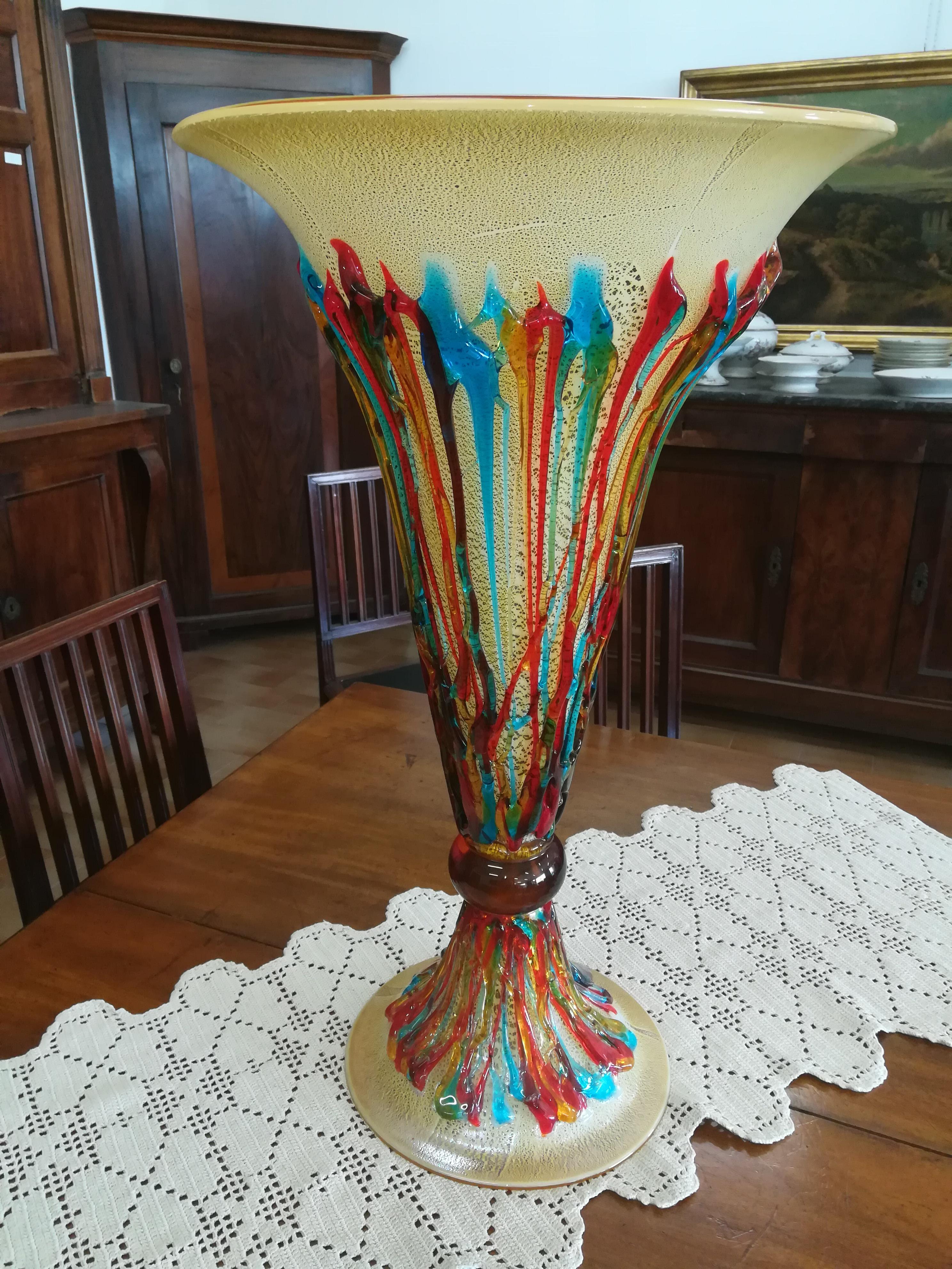 This colored handblown glass coup with abstract design in the tones of red blue gold is a great addition to any home. It was made by Sergio Costantini. A famous master in Murano.