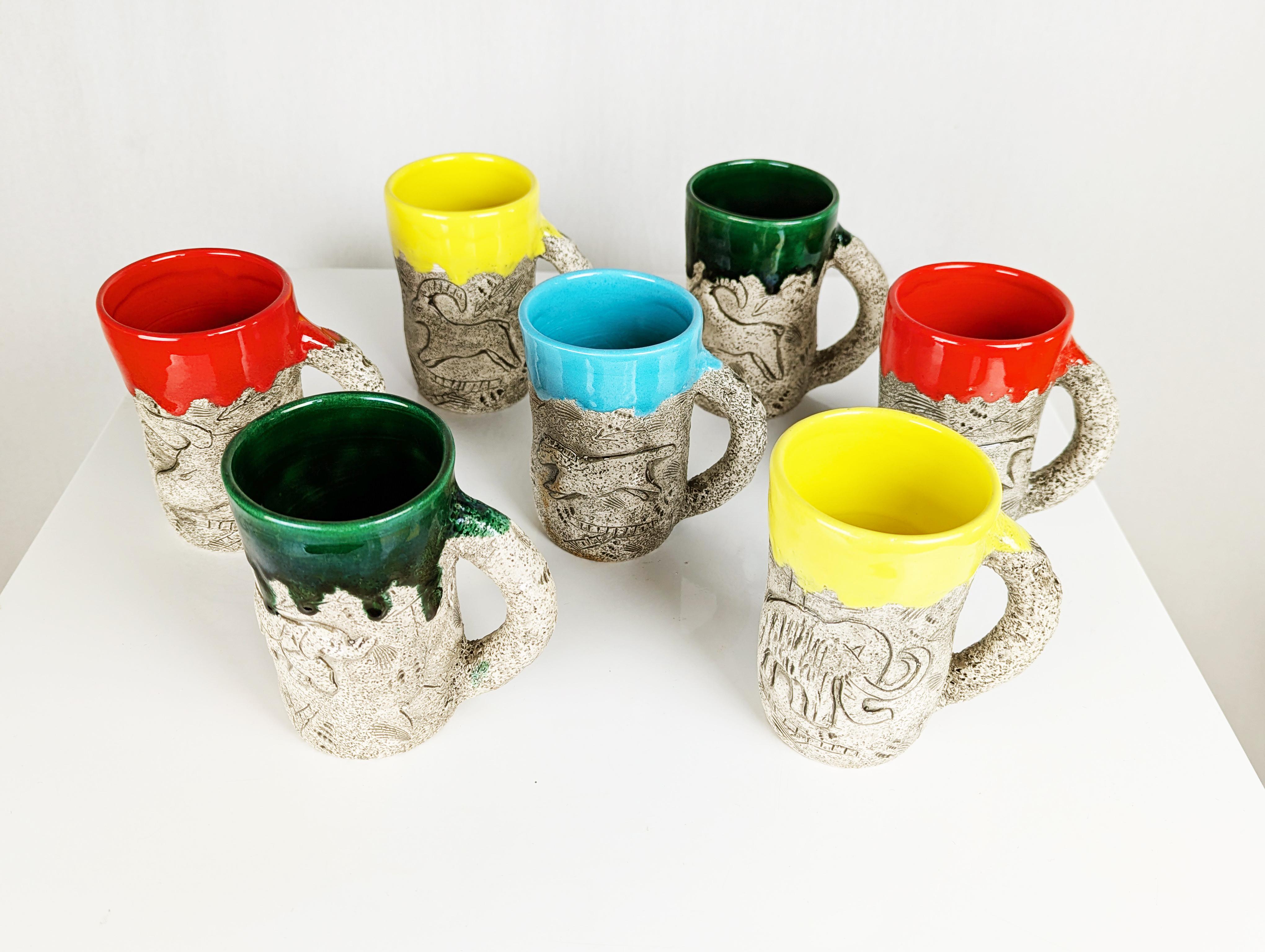 Mid-Century Modern Ensemble de 8 tasses modernes du milieu du siècle dernier en céramique émaillée multicolore de Francis Triay en vente