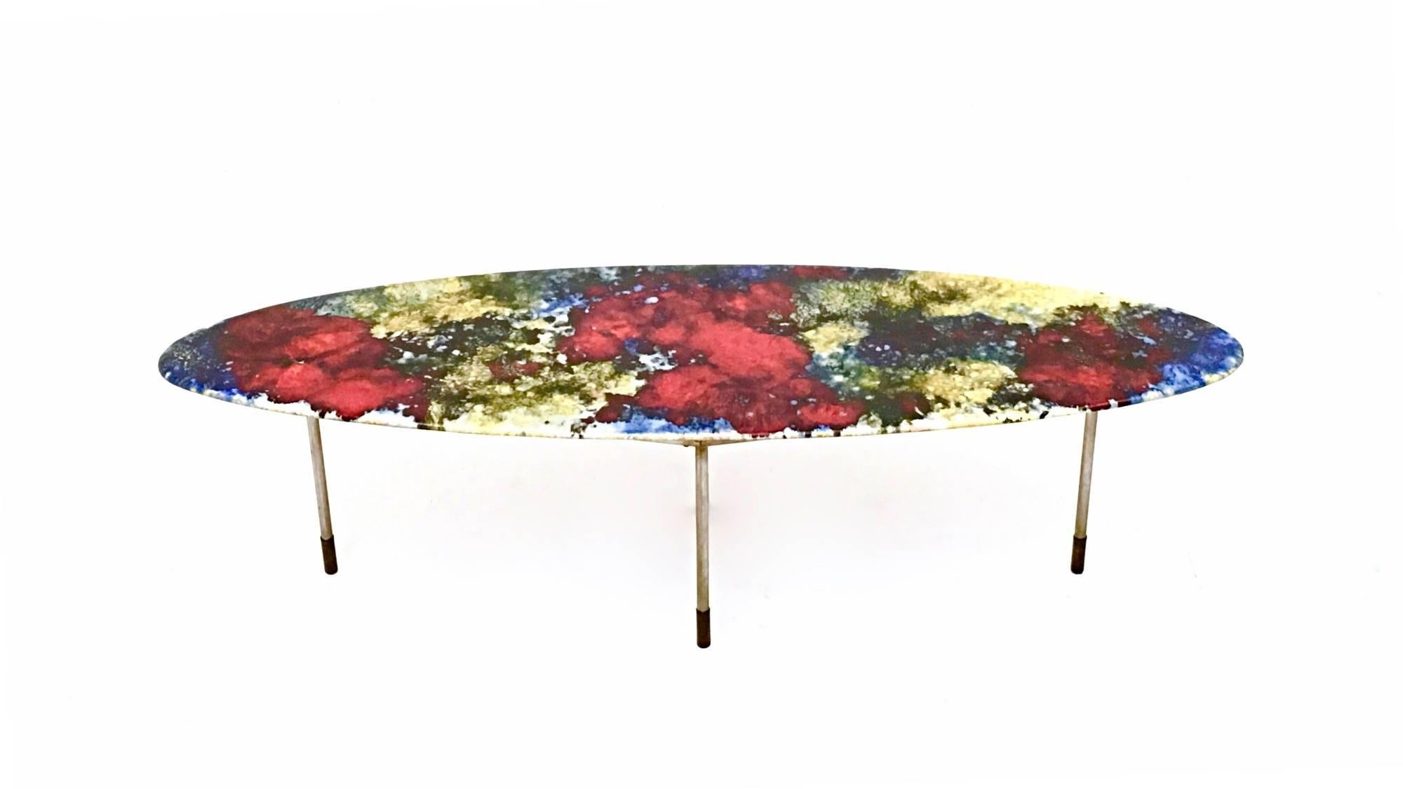 Ovaler Vintage-Couchtisch von Stil Keramos mit farbig lackierter Keramikplatte (Moderne der Mitte des Jahrhunderts) im Angebot