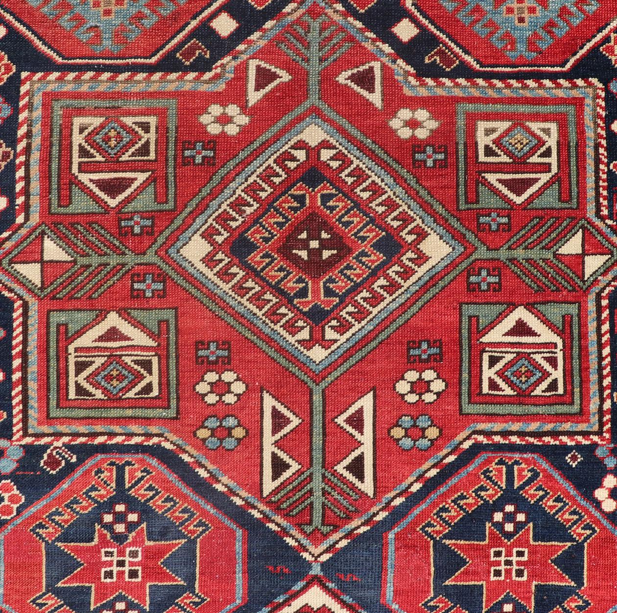 Tapis caucasien ancien Kazak à médaillons multicolores avec motifs géométriques en vente 2