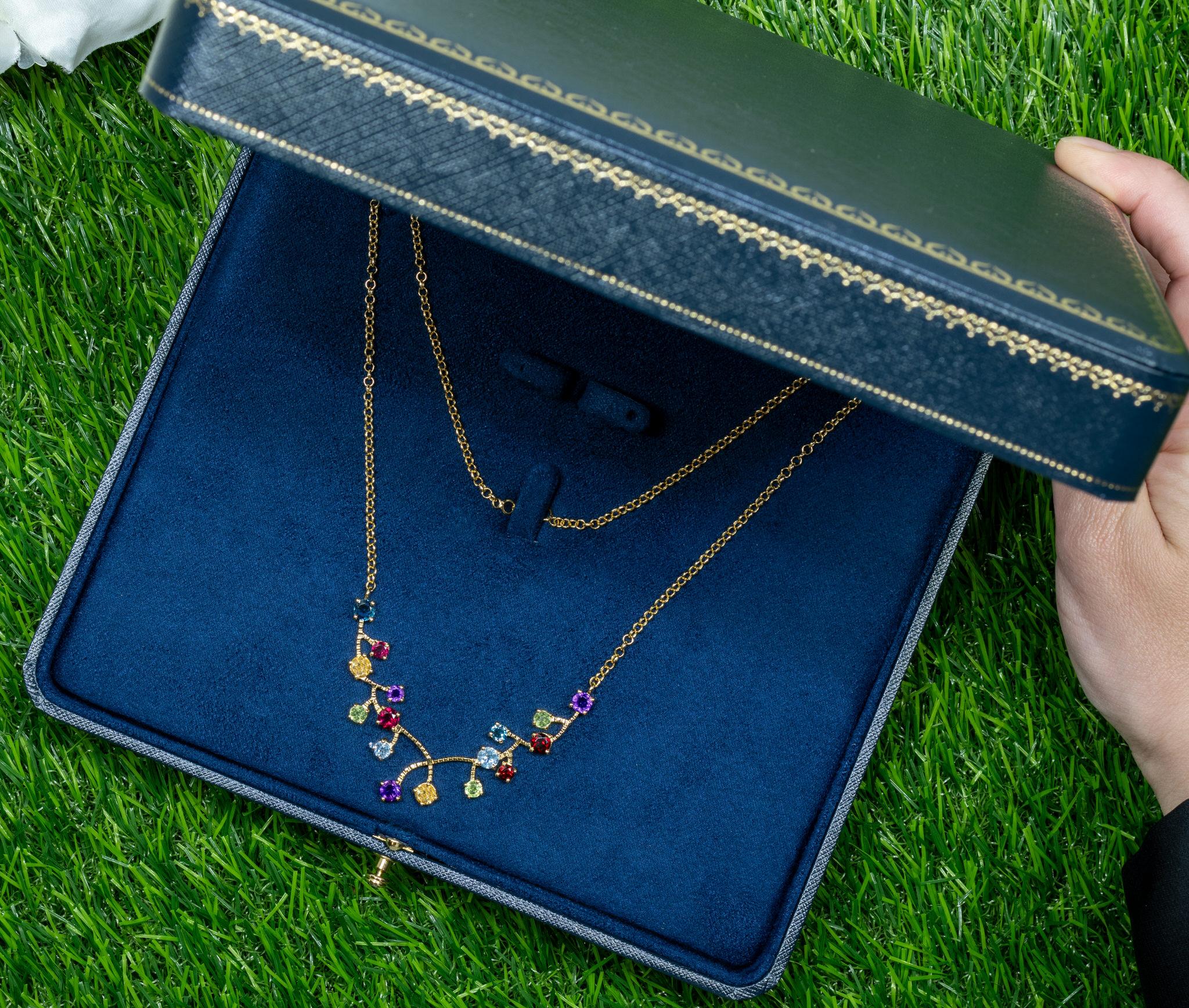 Moderne Collier de pierres précieuses naturelles multicolores 6,2 carats plaqué argent jaune 18 carats en vente