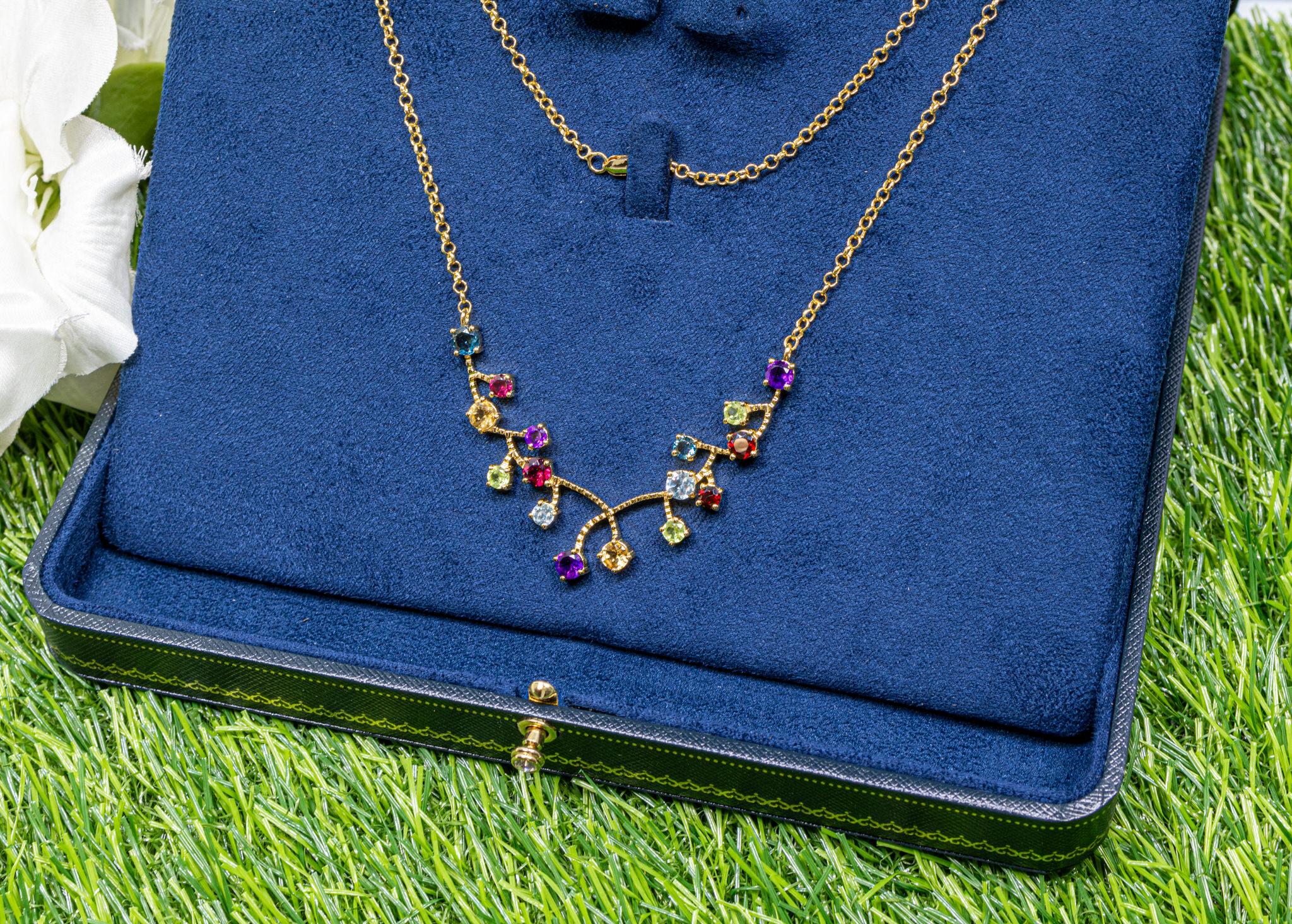 Taille ronde Collier de pierres précieuses naturelles multicolores 6,2 carats plaqué argent jaune 18 carats en vente