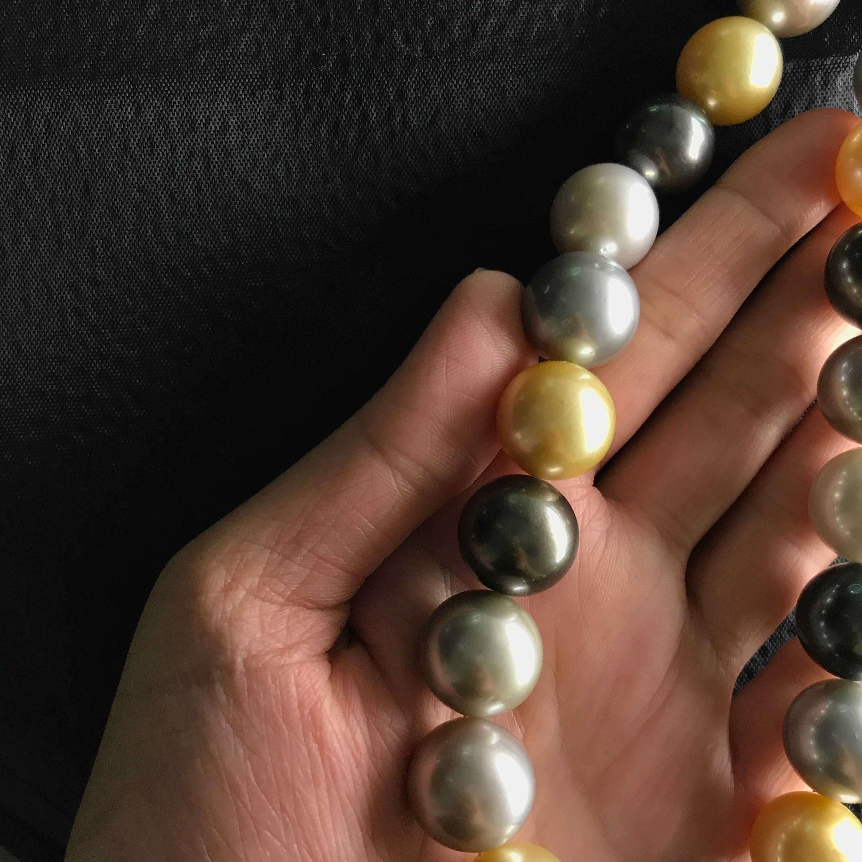 Multicolored Natural South Sea Pearl Necklace In New Condition In Bangkok, Thailand