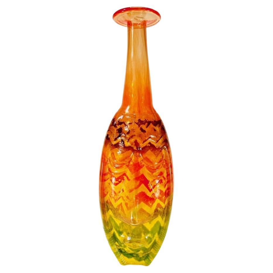 Vase en verre pressé multicolore signé Kosta Boda