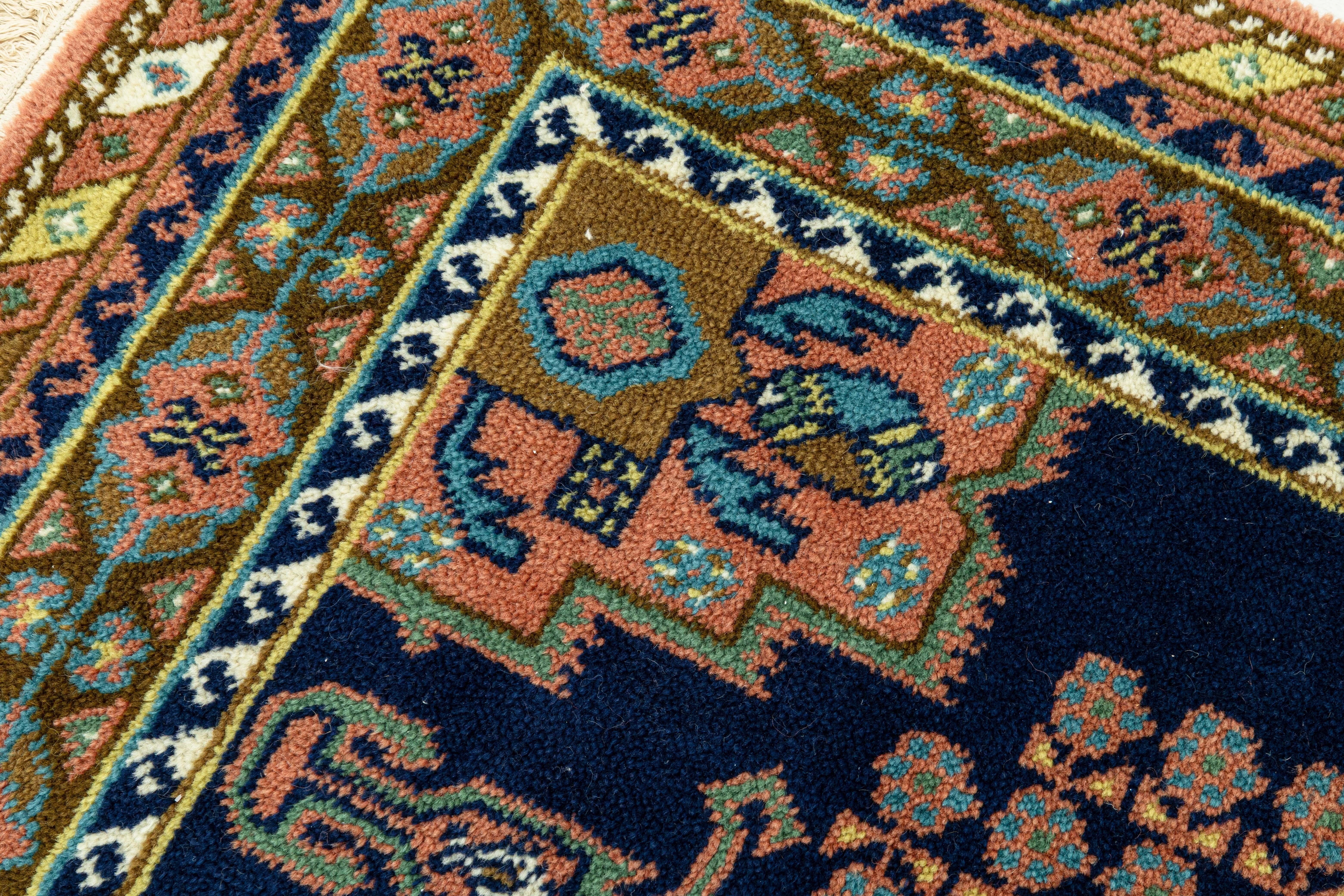 Néerlandais Tapis multicolore fabriqué à la main en Hollande avec étiquettes 3 pieds x 7 pieds en vente