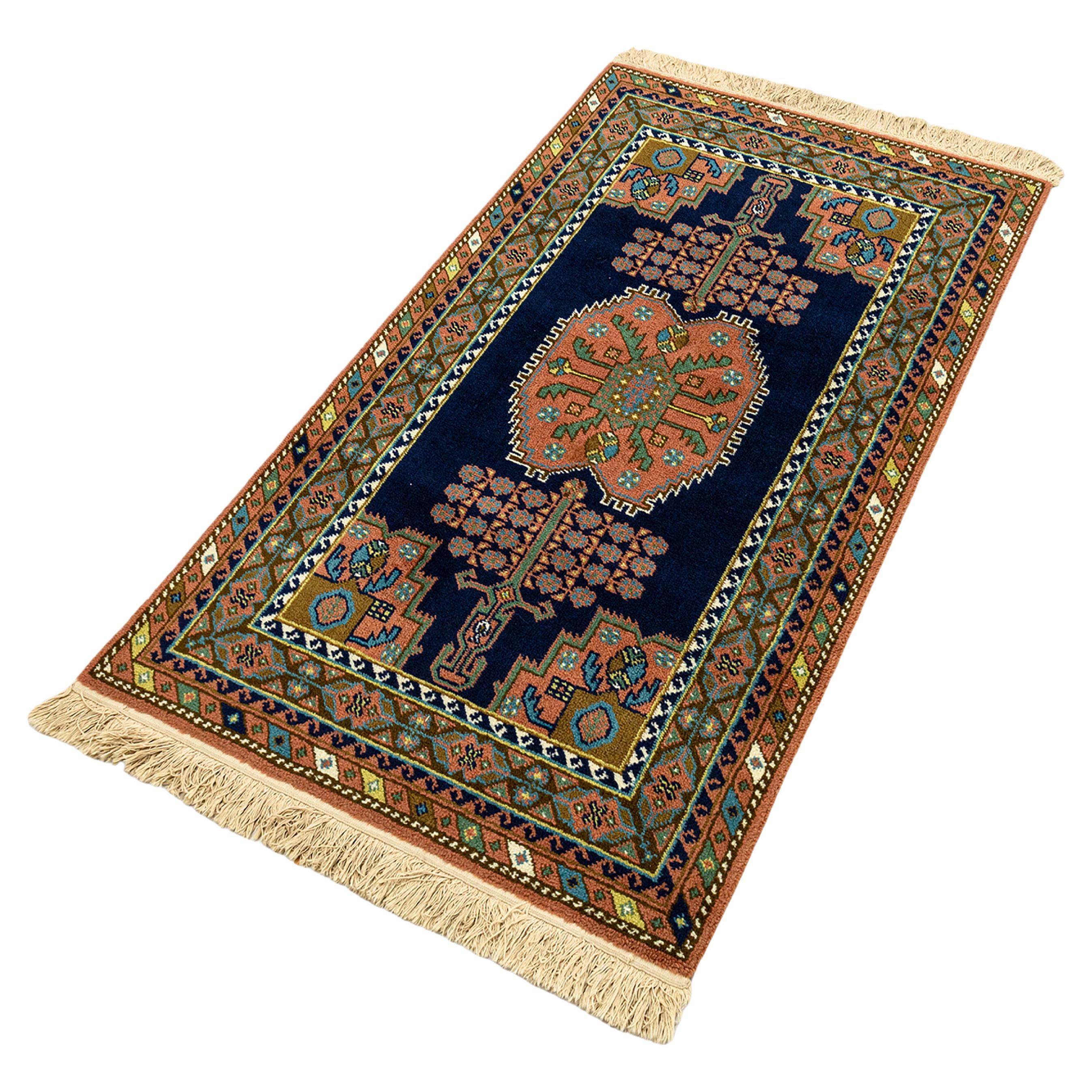 Tapis multicolore fabriqué à la main en Hollande avec étiquettes 3 pieds x 7 pieds en vente