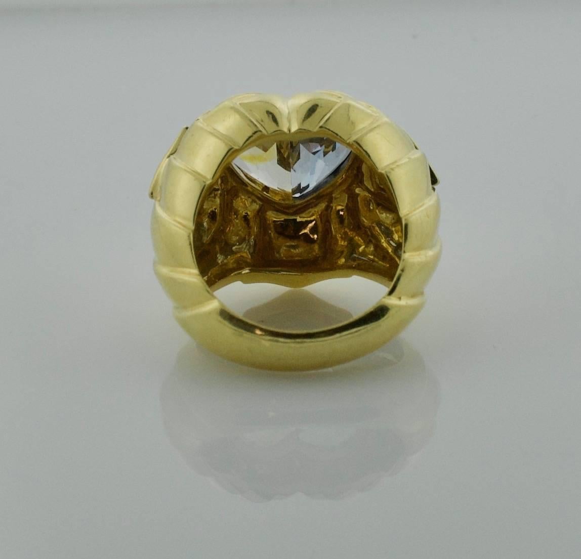 Multicolored Sapphire and Diamond Ring in 18 Karat Yellow Gold In Excellent Condition For Sale In Wailea, HI