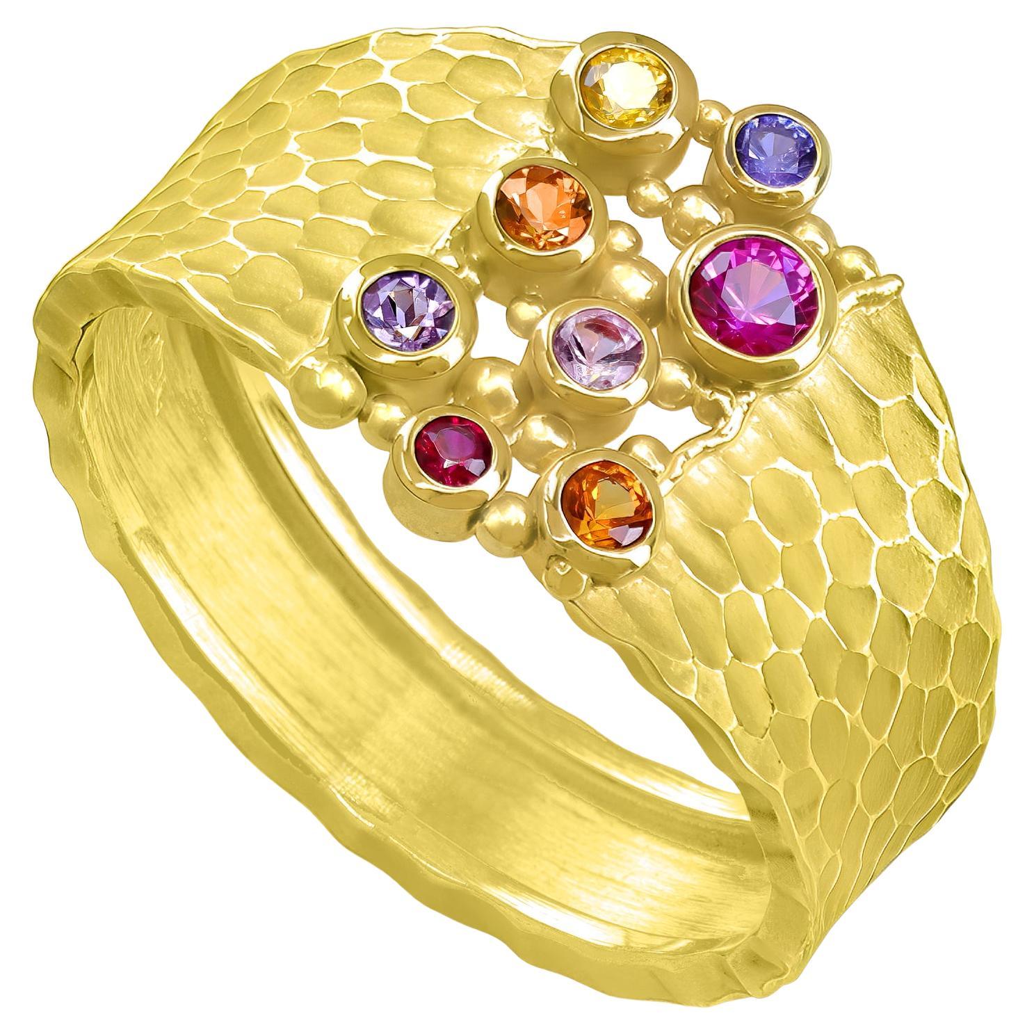 Anello Ghiacciaio scolpito in oro giallo con zaffiro multicolore, Barbara Heinrich 2025 in vendita