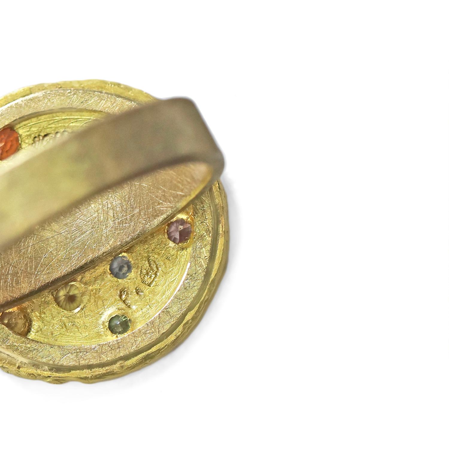 Multicolored Sapphires 22k Gold One of a Kind Lava Disc Ring, Petra Class, 2023 In New Condition In Dallas, TX
