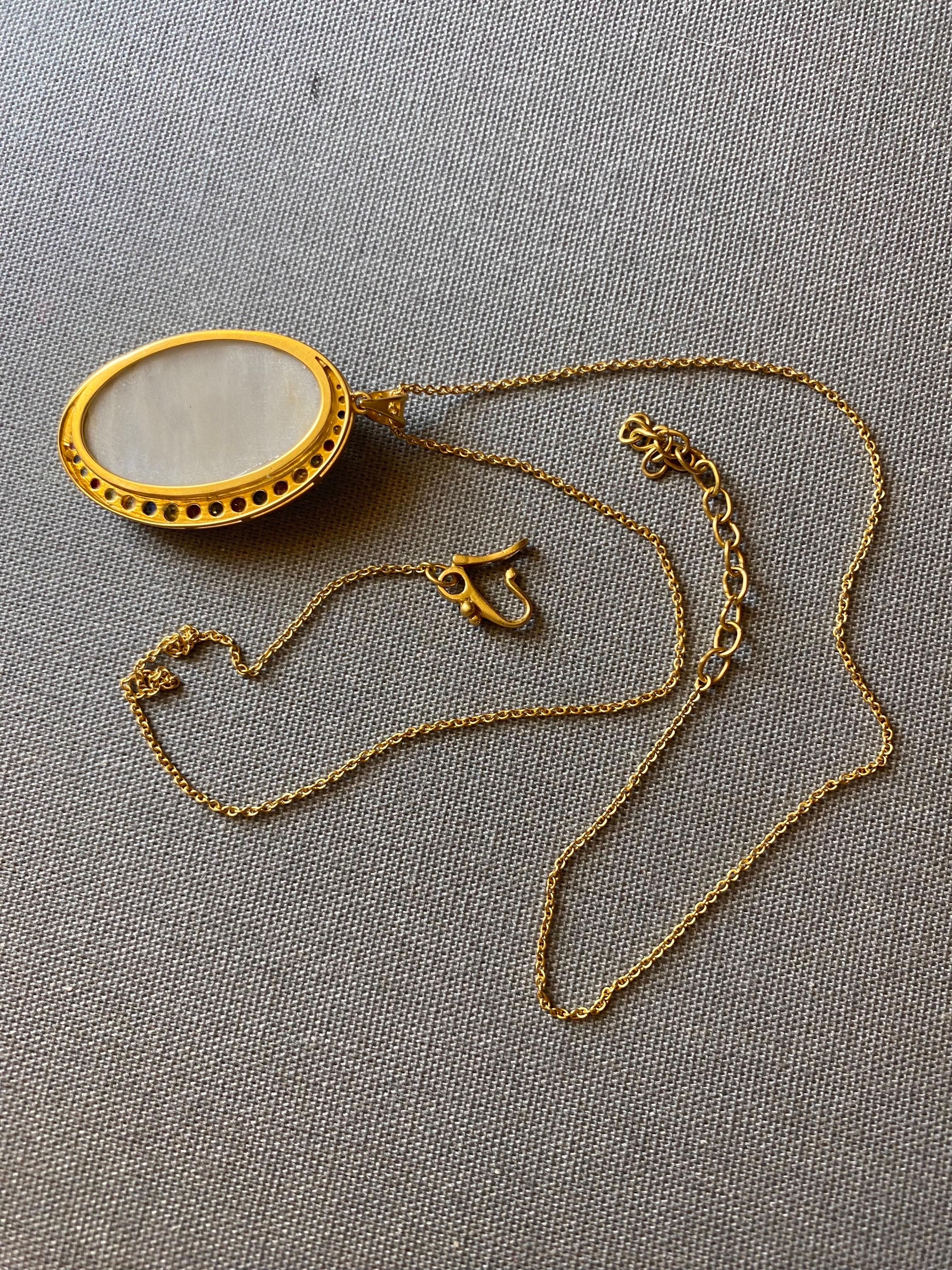 Multicolored Sapphires, Crystal Quartz, 18 karat Gold Oval Pendant Necklace For Sale 4