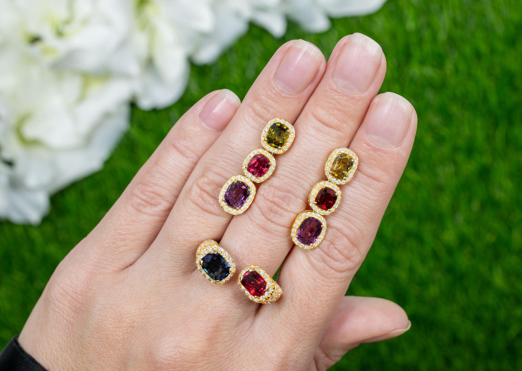 Modern Multicolored Spinel Ring and Earrings Jewelry Set 14.1 Carats 18K Yellow Gold For Sale