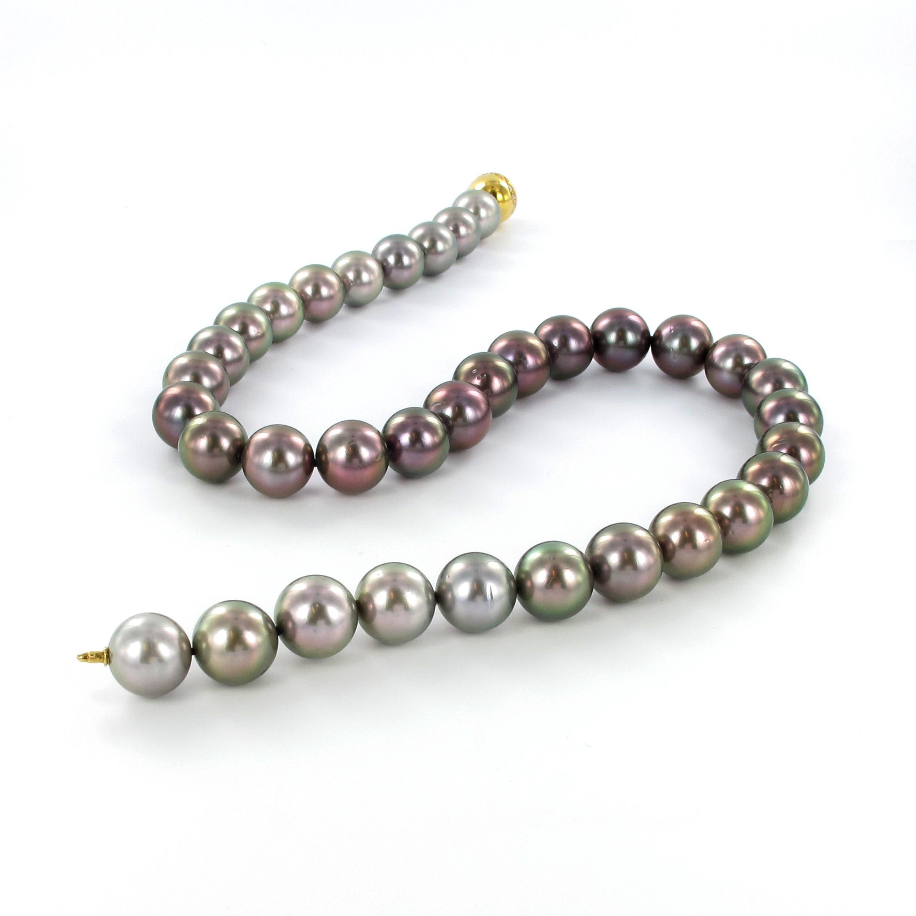 Taille ronde Collier de perles de culture de Tahiti multicolores et de diamants en vente