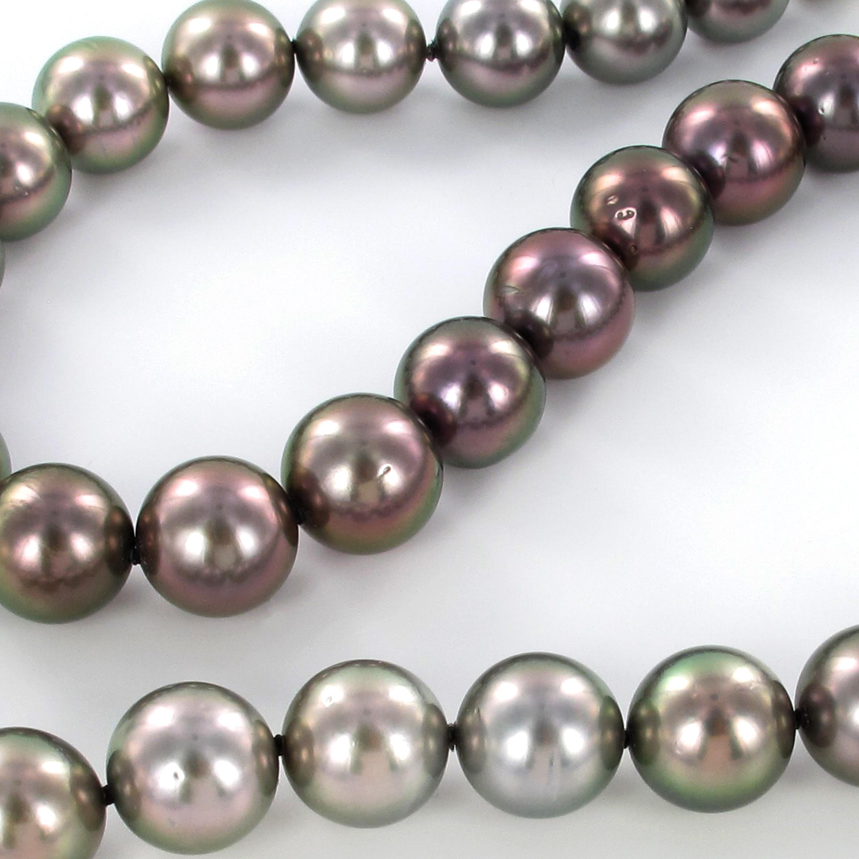 Multicolored Tahitian Cultured Pearl and Diamond Necklace In Excellent Condition For Sale In Lucerne, CH
