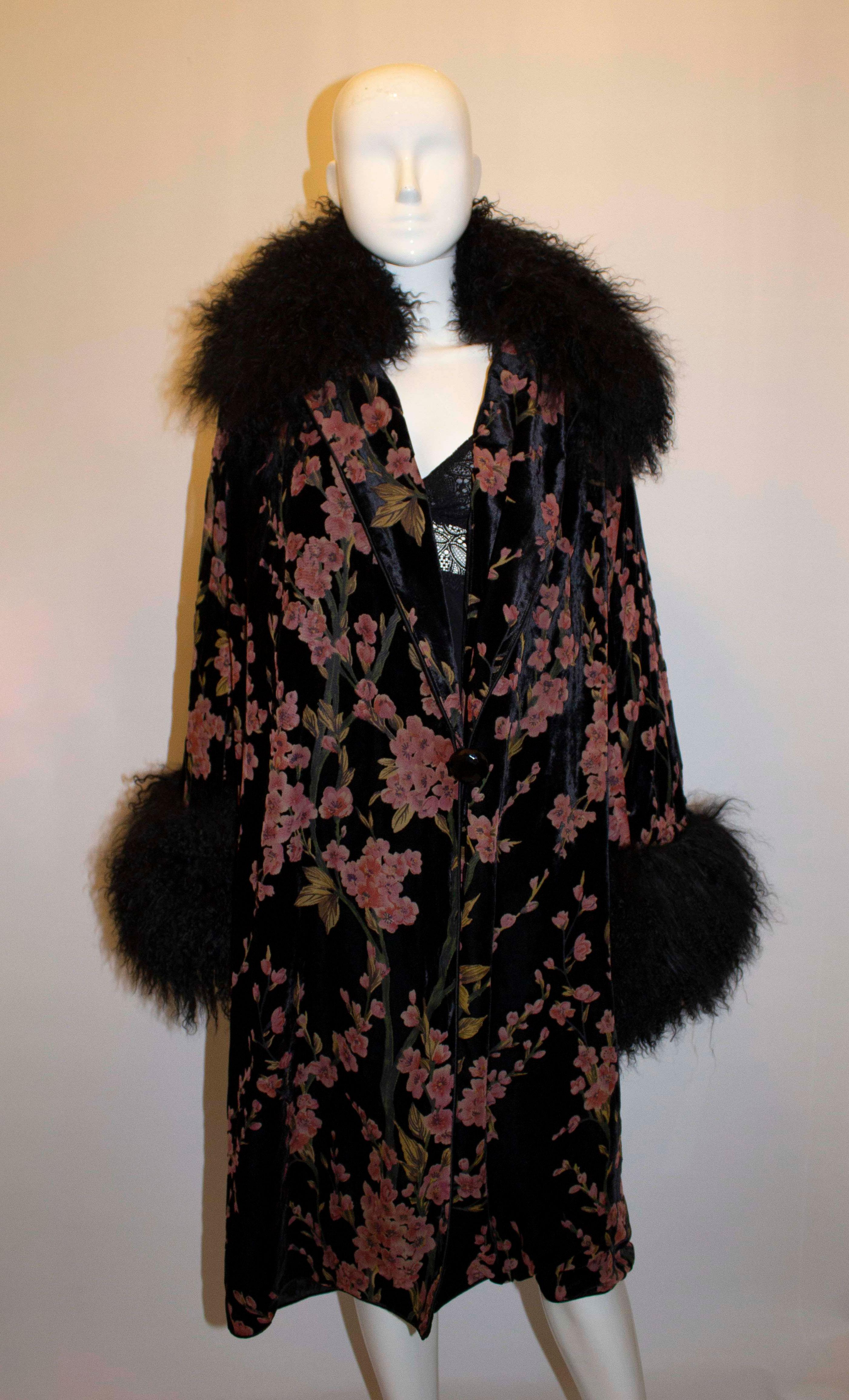 Multicolour Cut velvet Evening Coat with Fur collar and cuffs In Good Condition For Sale In London, GB