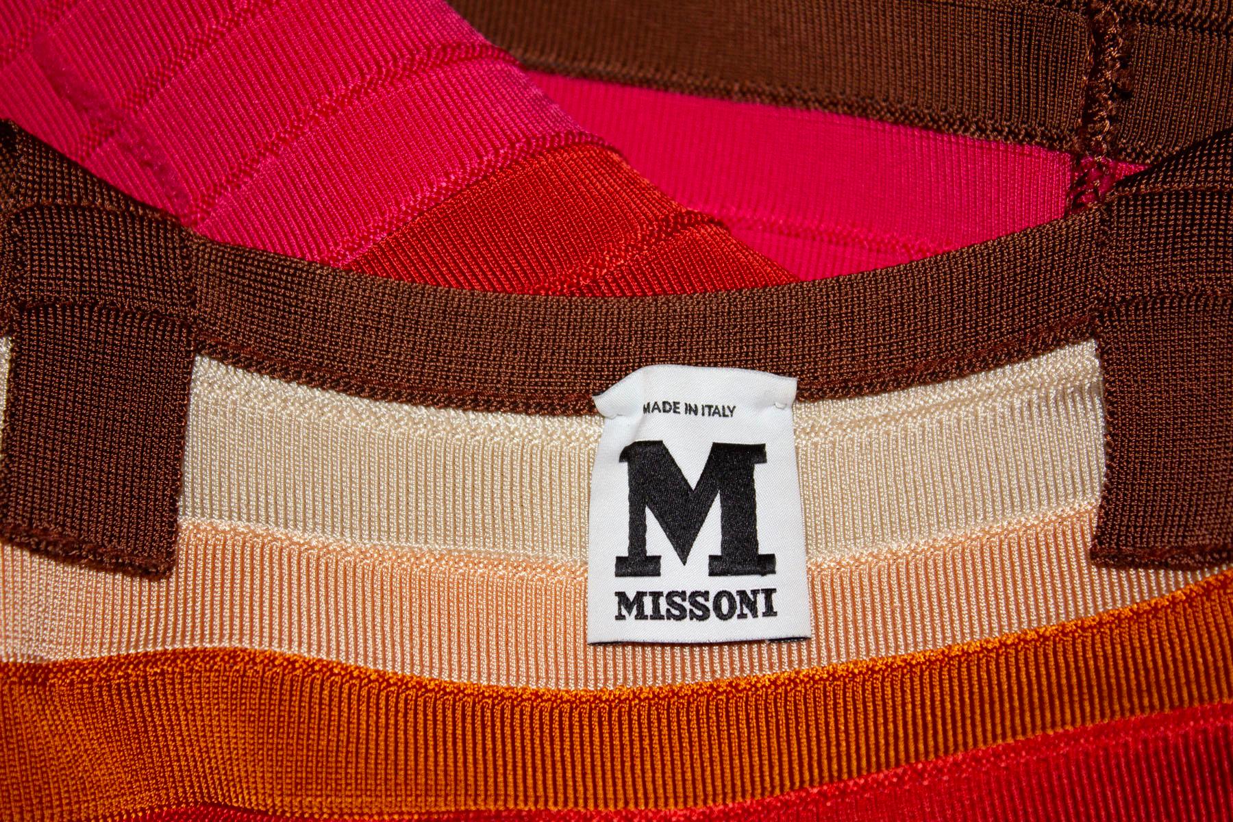  A joyful and colourful dress by Missoni. In colour blocks of pink, red, orange and brown. The dress has a v neckline and is unlined. Bust 34'', length 37''