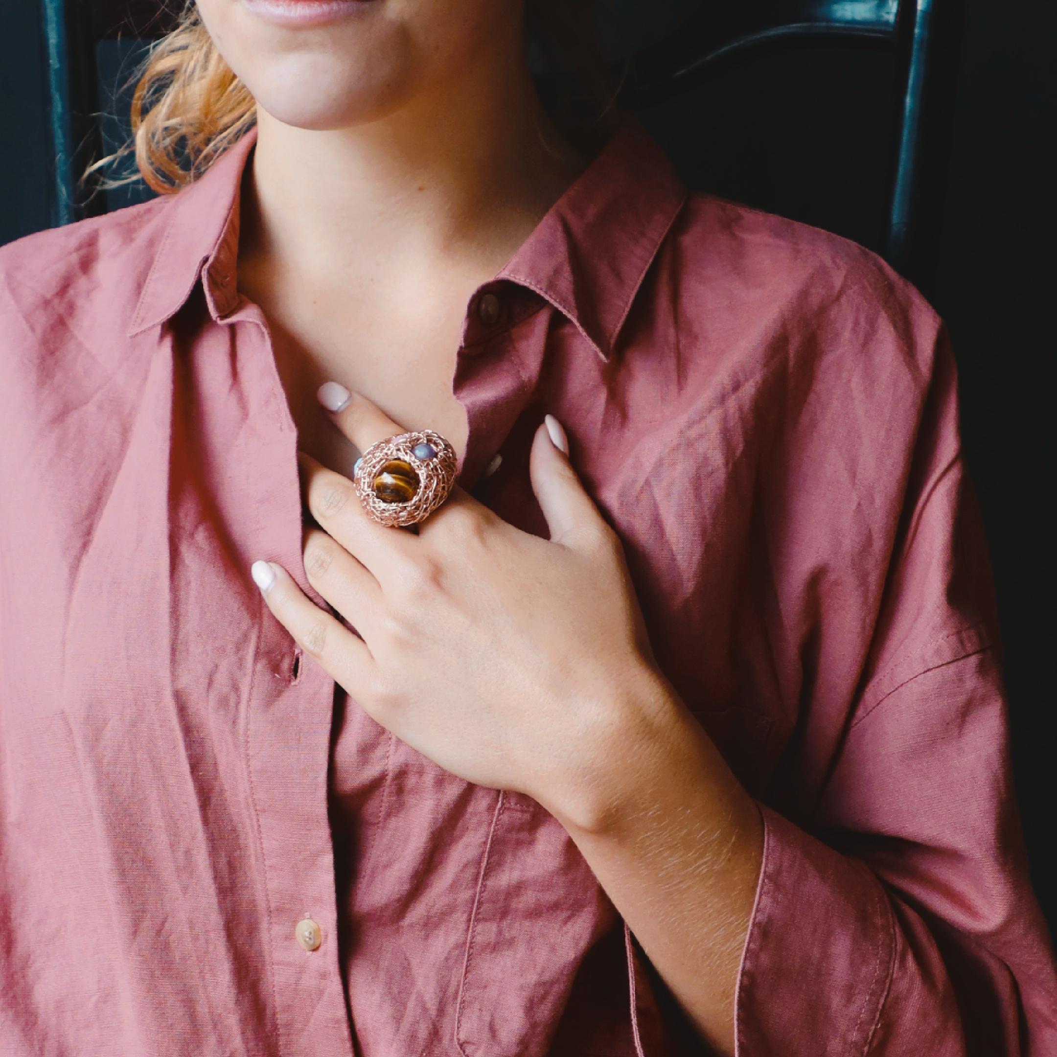 Multicolour Round Stone Woven Statement Cocktail Ring by Sheila Westera in Stock In New Condition In Engelberg, CH