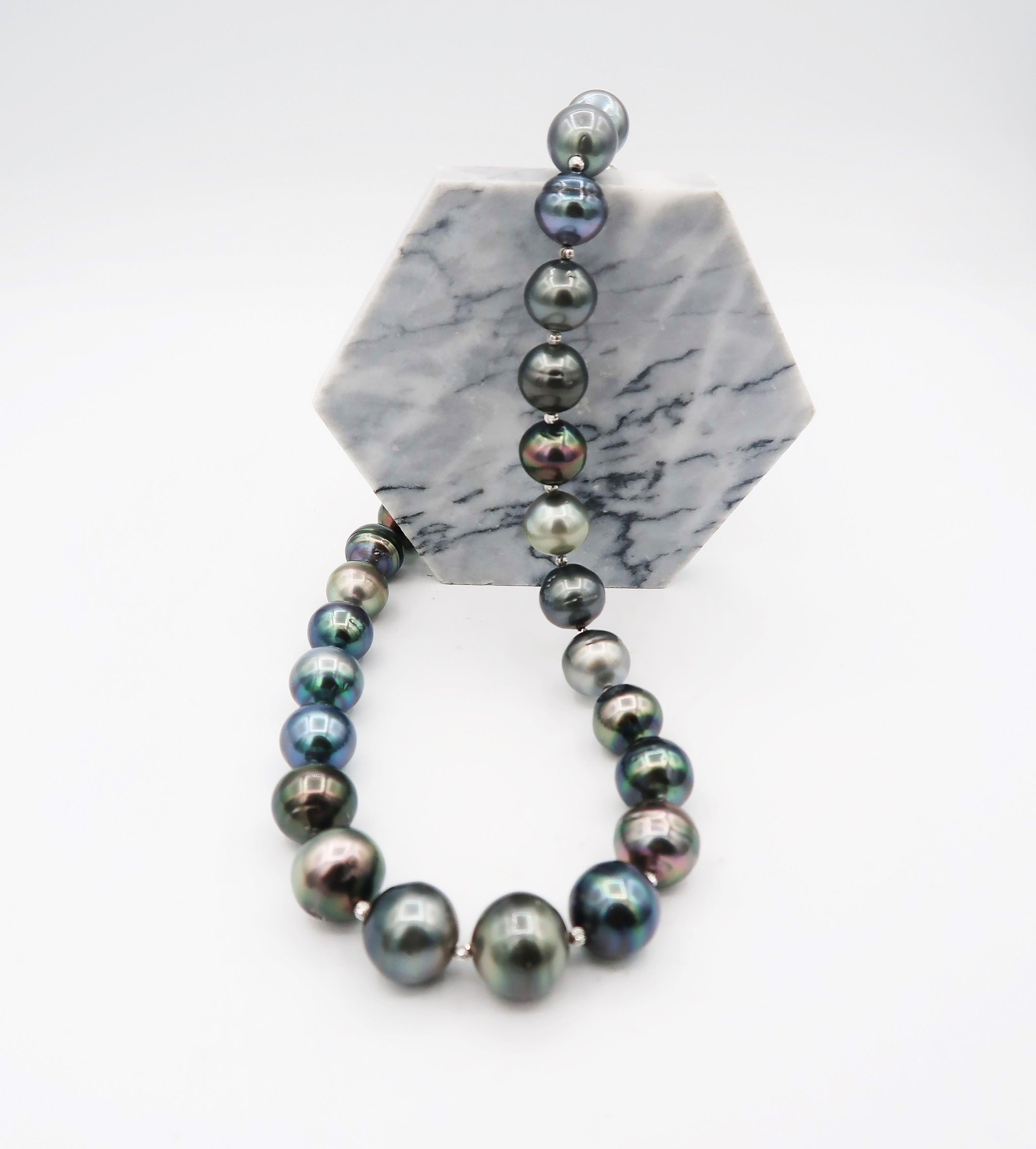 Multicolour Tahitian Pearl Necklace with Faceted 18k White Gold Beads

Pearl: Tahitian, 14.7 - 12.5 mm, 29 pieces
Gold: 18K White Gold, 1.653 g

Length: 18 inches