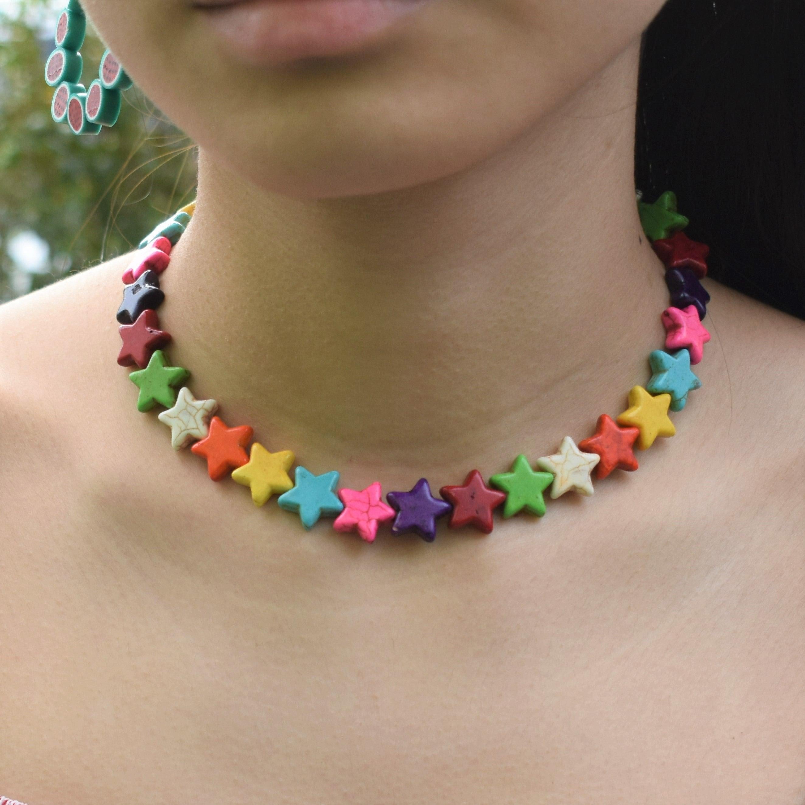 Donna Collana girocollo con perline di Howlite a stella multicolore in vendita