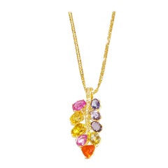 Collier pendentif en or jaune 18 carats avec pierres multicolores et diamants en forme de feuille de Locust