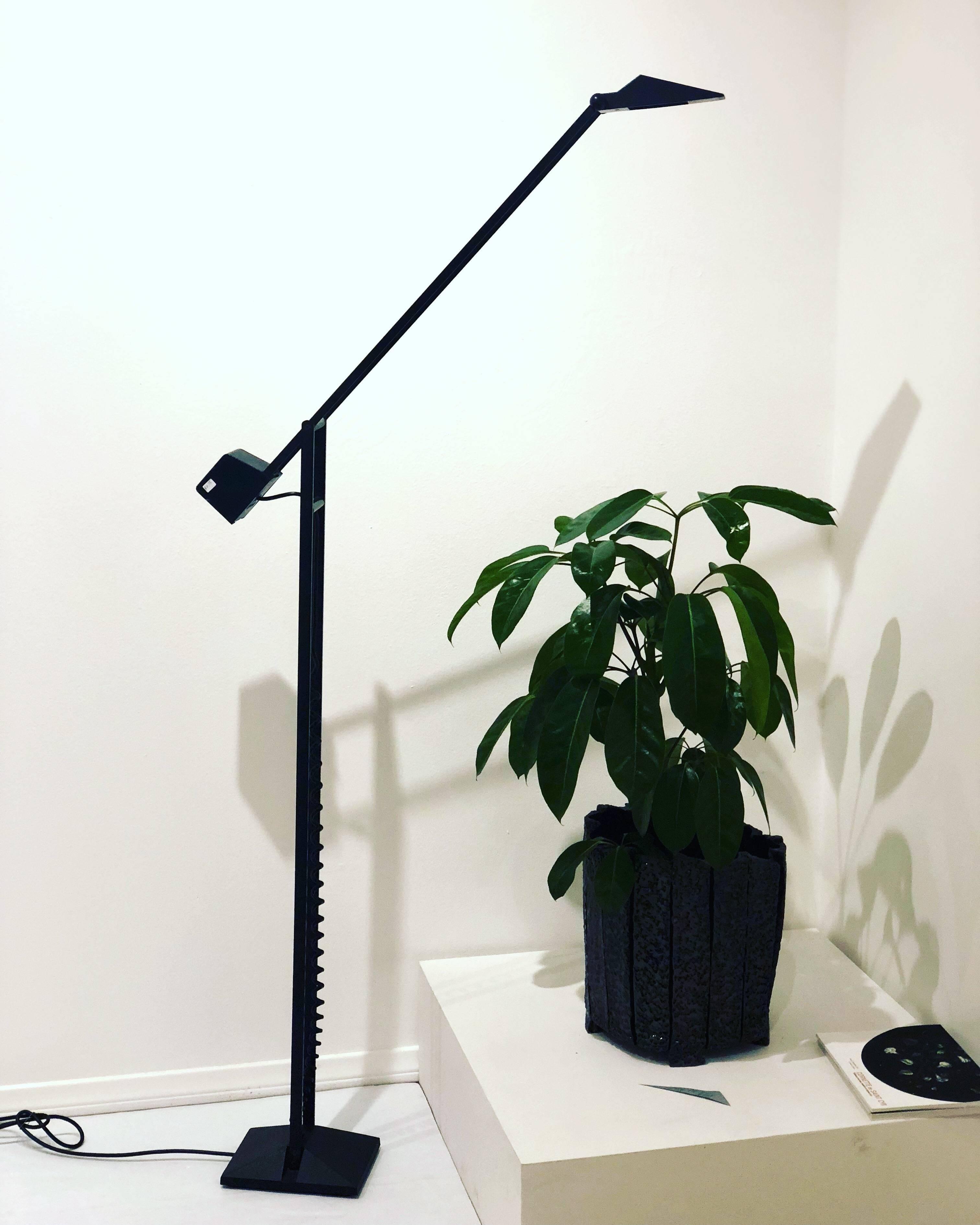 Lampadaire italien multidirectionnel postmoderne de l'ère Memphis par Artup 3