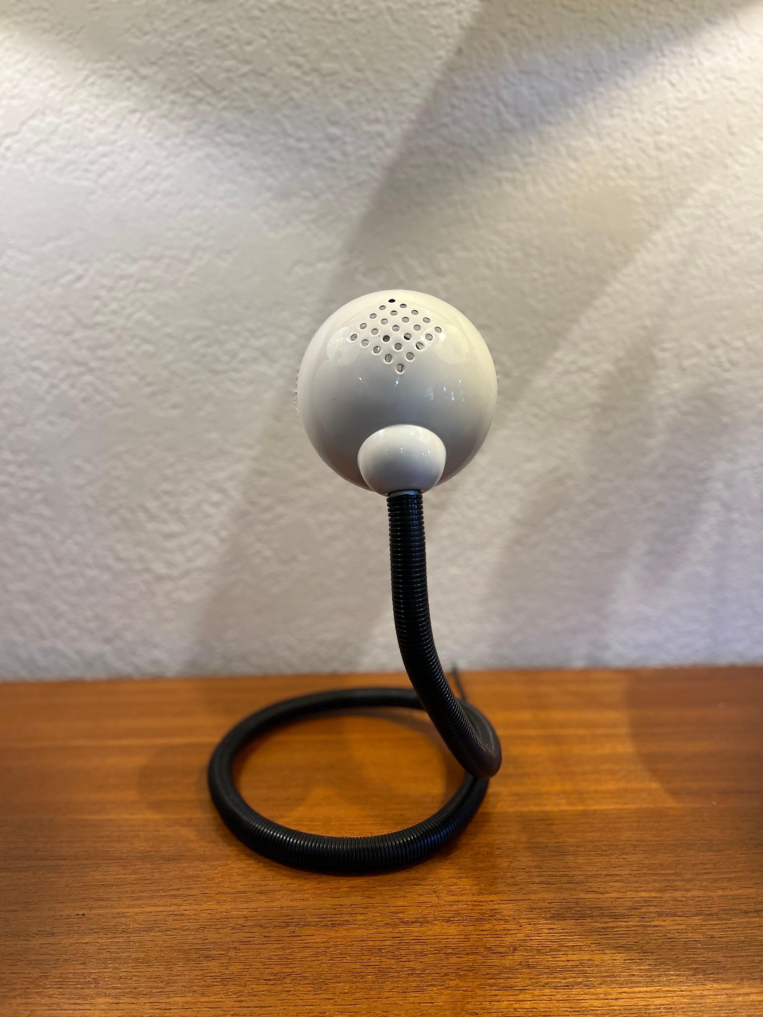 Lámpara de mesa serpiente posmoderna multidireccional Memphis Era en Excelente estado para la venta en San Diego, CA
