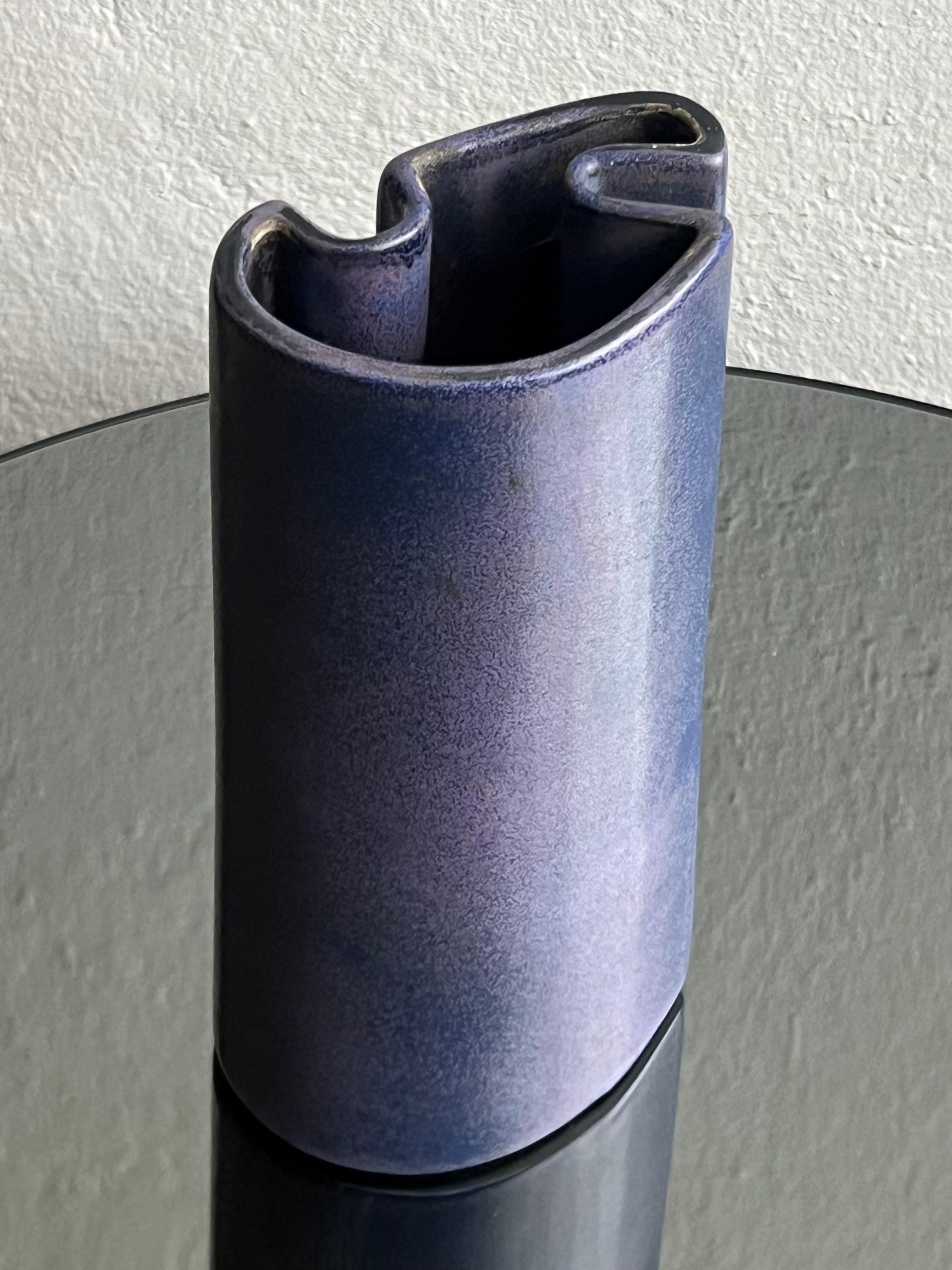 Multifaced vase designed in 1968 by Angelo Mangiarotti for Brambilla Ceramiche For Sale 4