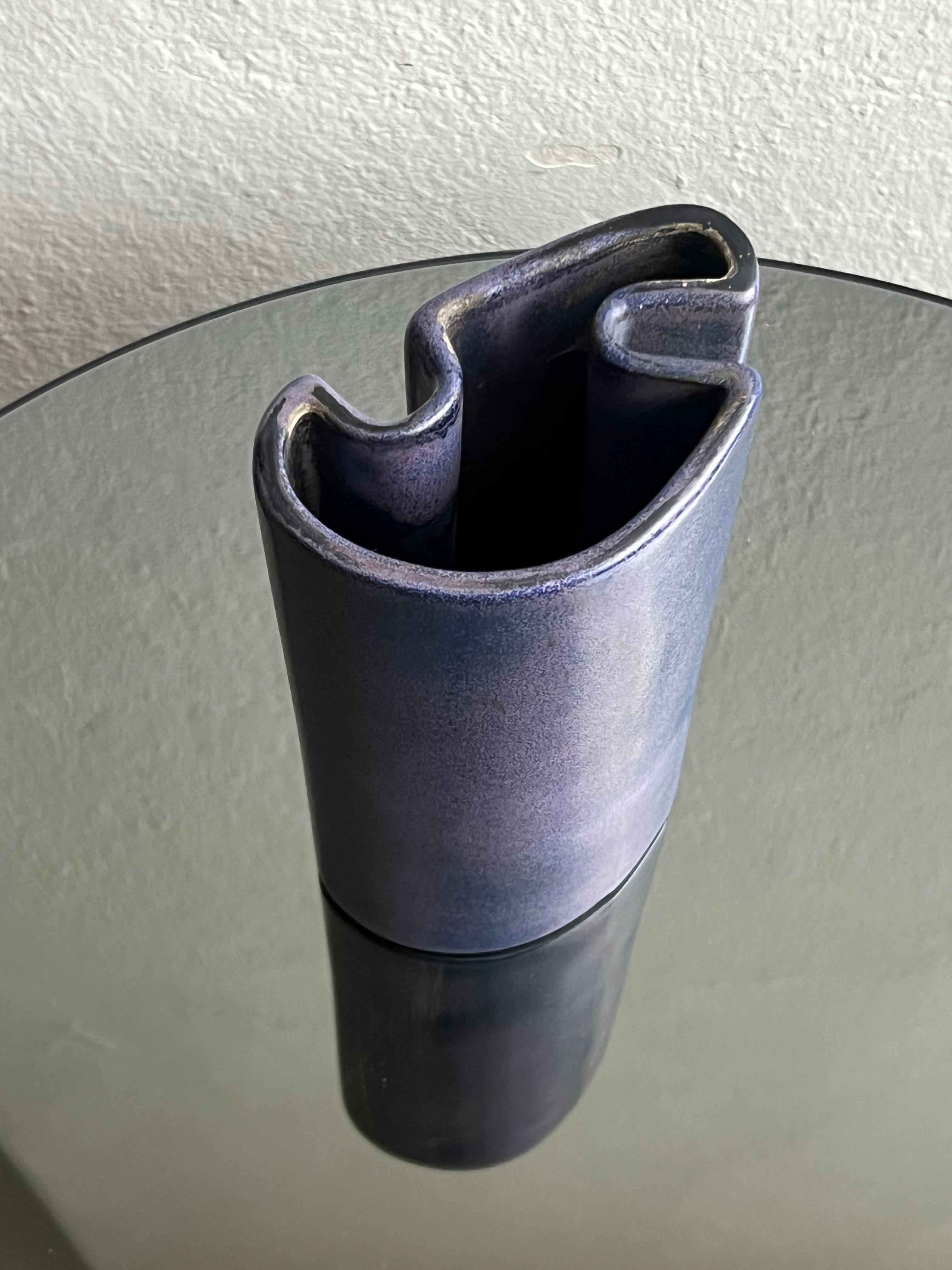 Multifaced vase designed in 1968 by Angelo Mangiarotti for Brambilla Ceramiche For Sale 5