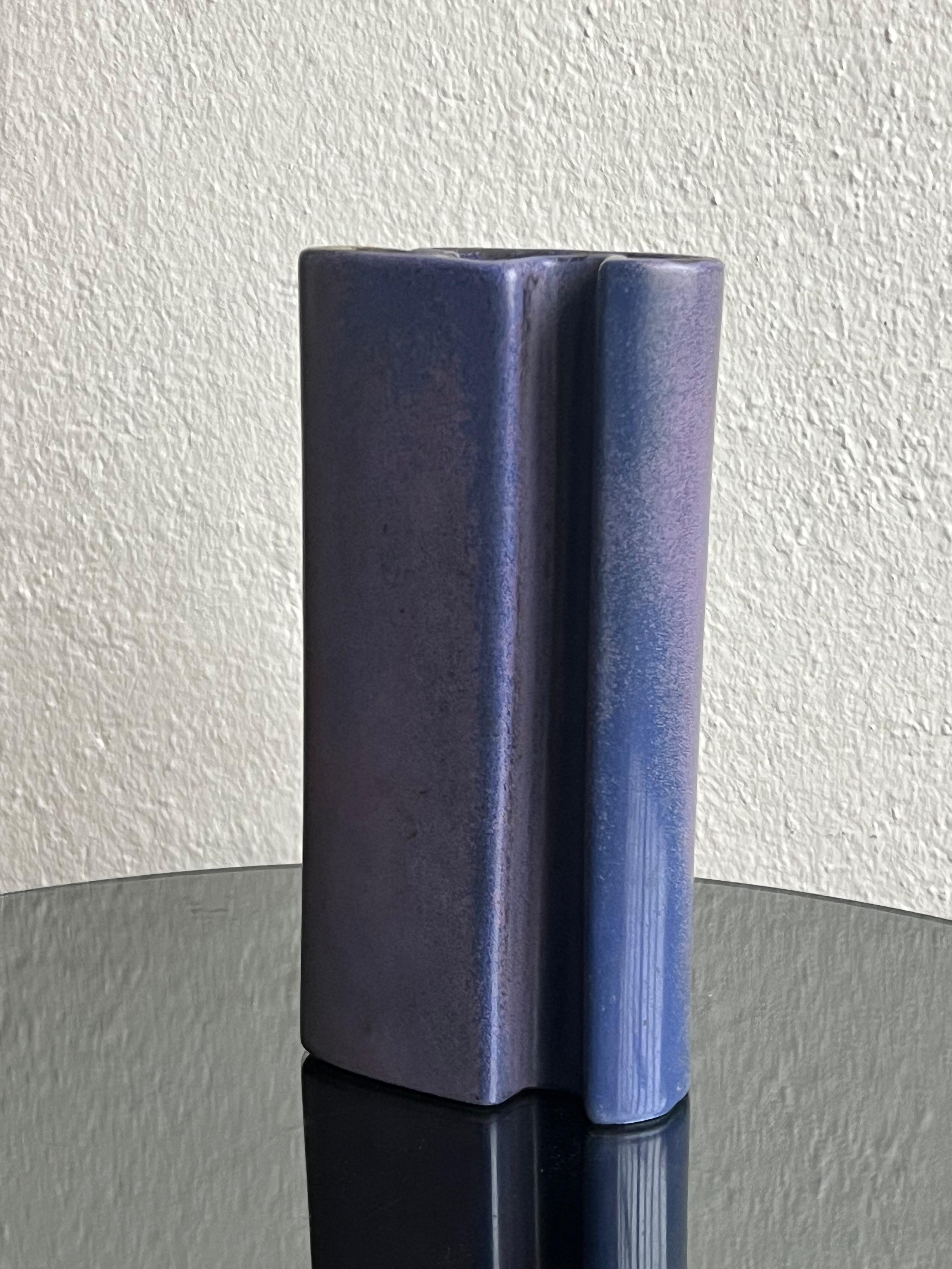 Multifaced vase designed in 1968 by Angelo Mangiarotti for Brambilla Ceramiche For Sale 2