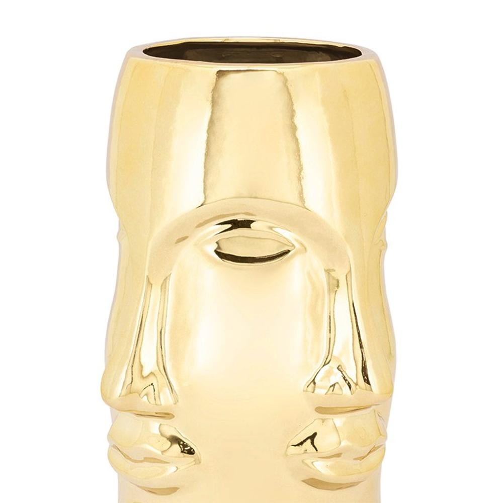 Vase multifaces gilded all made
in ceramic in a gilded finish.
Also available in ceramic in chrome finish.