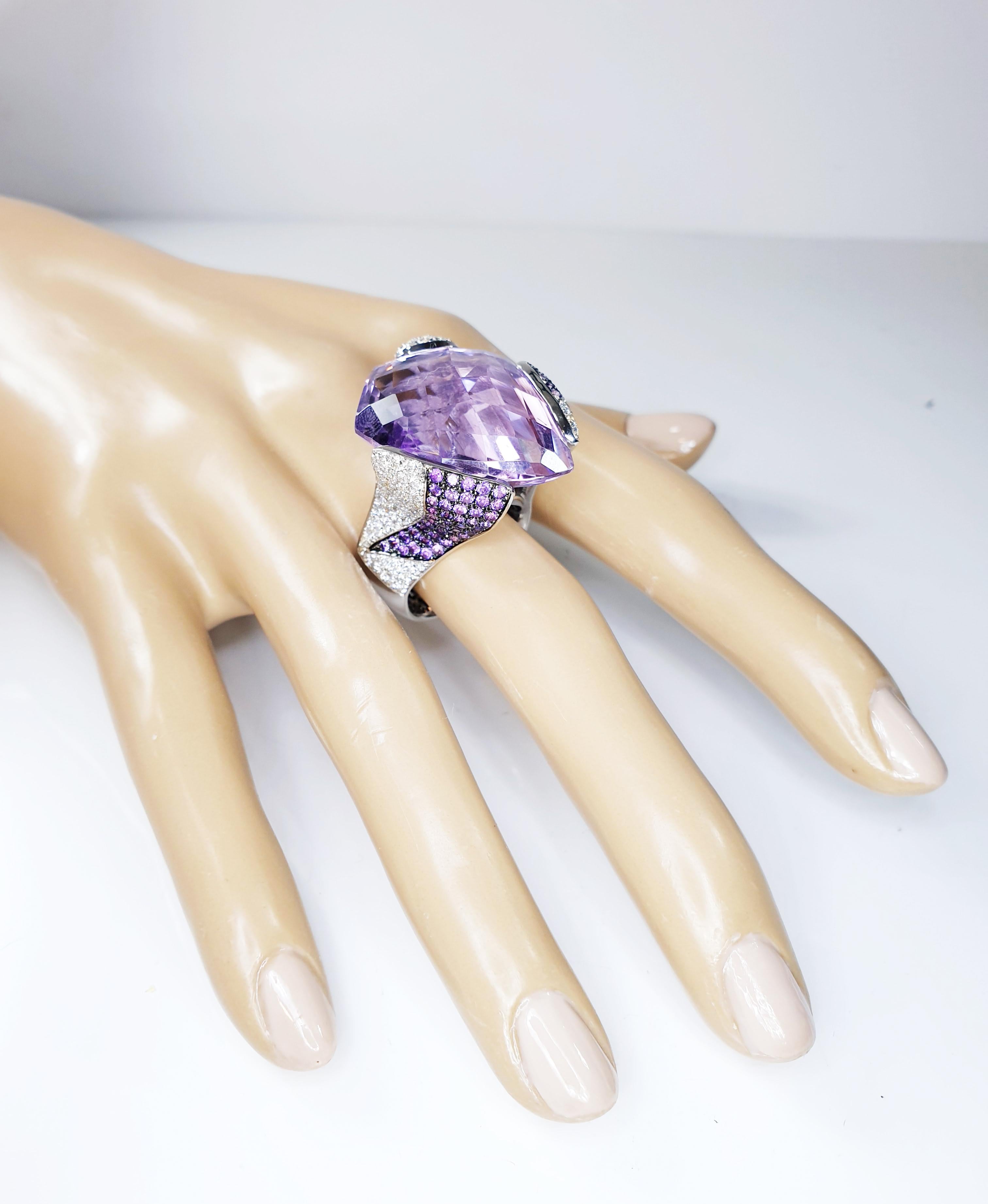 Multifaceted 32 Carat Amethyst with Diamonds and 18 Karat White Gold Ring In New Condition For Sale In Bilbao, ES