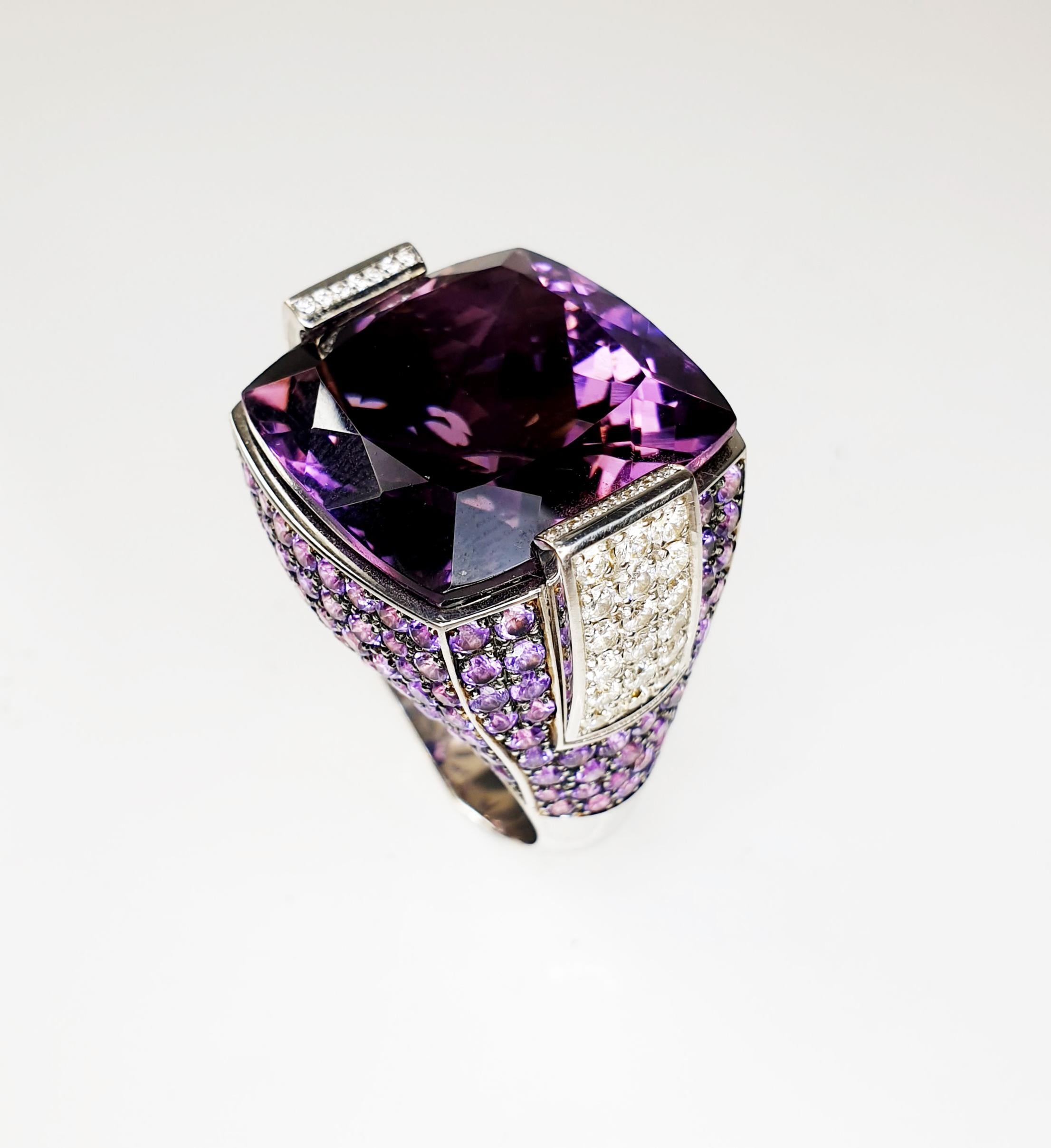 Multifaceted 35ct amethyst with Diamonds and 18k white gold ring
Irama Pradera is a vdynamic and outgoing designer from Spain that searches always for the best gems and combines classic with contemporary mounting and styles.
Amethyst is a natural