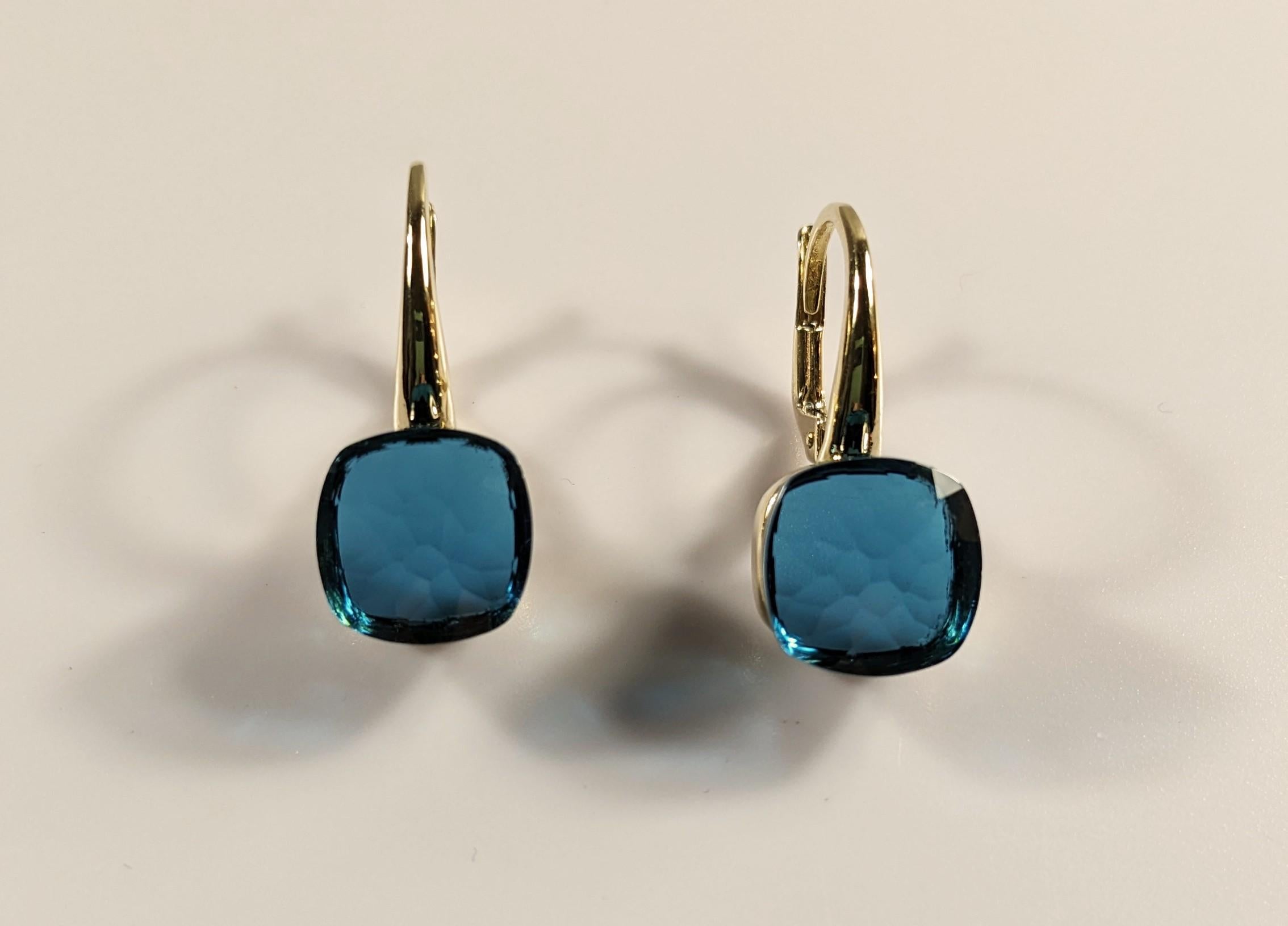 Multifaceted Nudo Blue London Topaz in  18k Gold Dangle Earrings For Sale 3