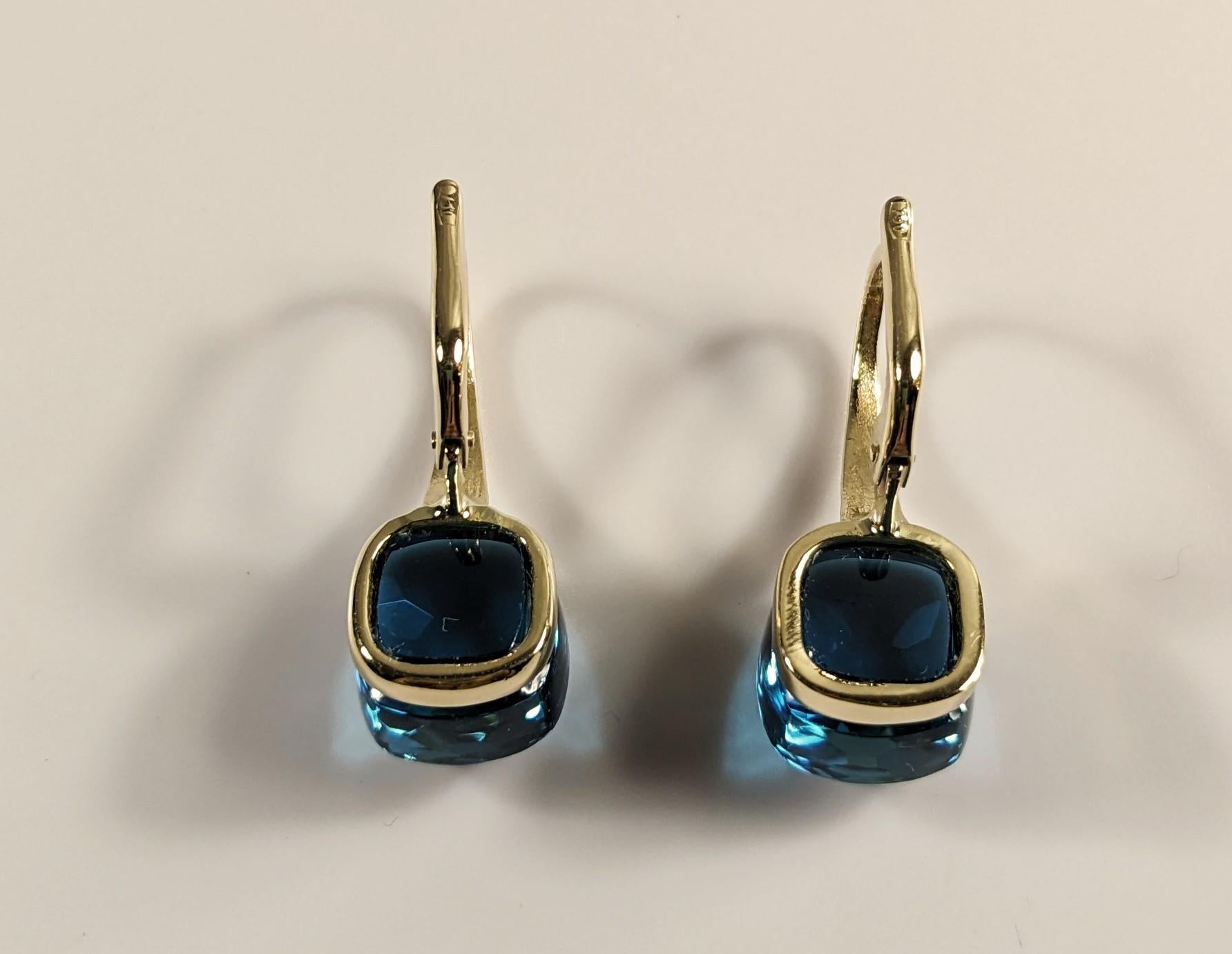Multifaceted Nudo Blue London Topaz in  18k Gold Dangle Earrings For Sale 4