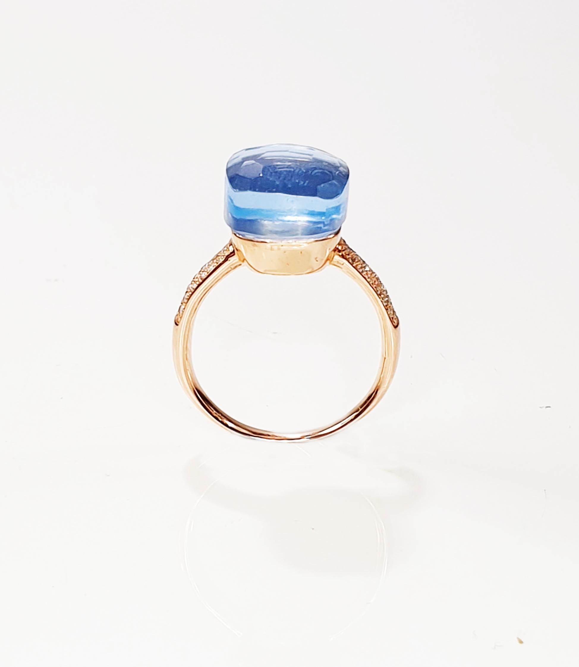 Contemporary Multifaceted Blue Splash Topaz in 18k Gold and Pavé of Diamonds Ring For Sale