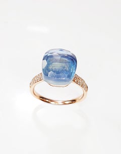 Anillo Multifaceta de Topacio Azul Salpicado Talla Maxi en Oro de 18k y Pavé de Diamantes