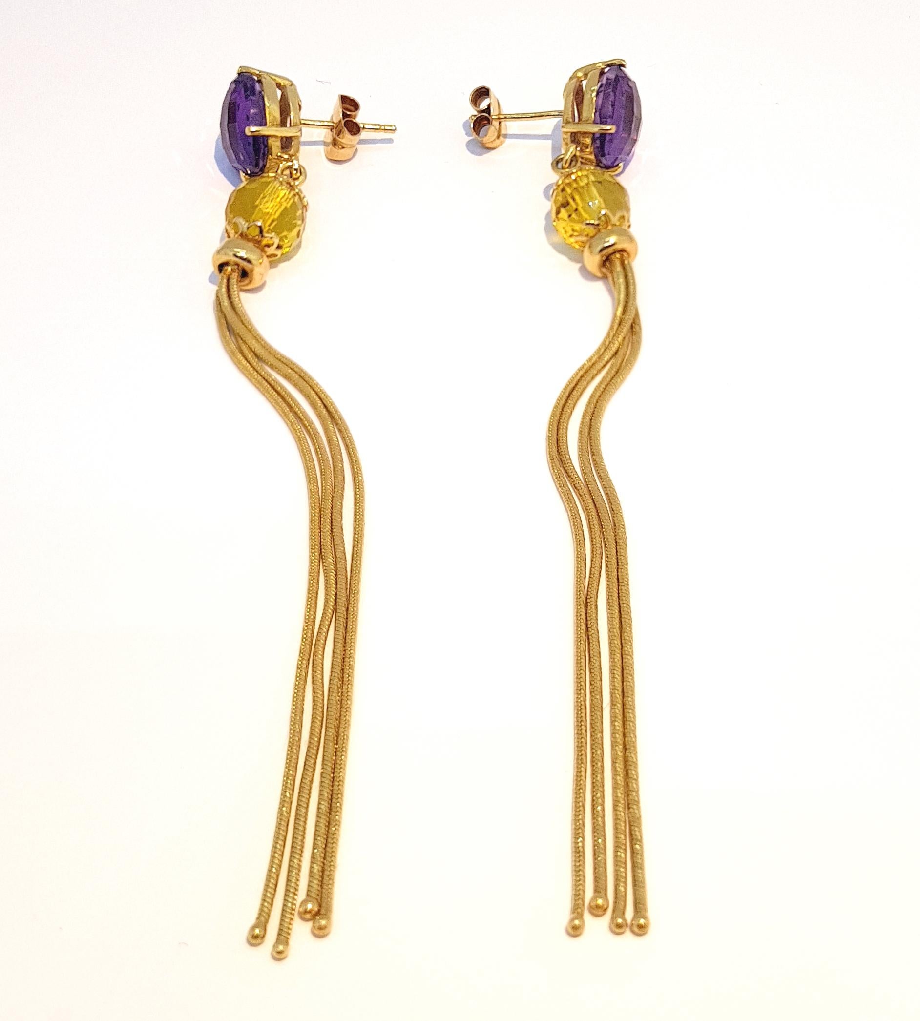 Boucles d'oreilles pendantes en or 18 carats avec améthyste en forme de coeur et quartz citron en forme de briolette ovale et citrine 
avec chaîne en or 18 carats 